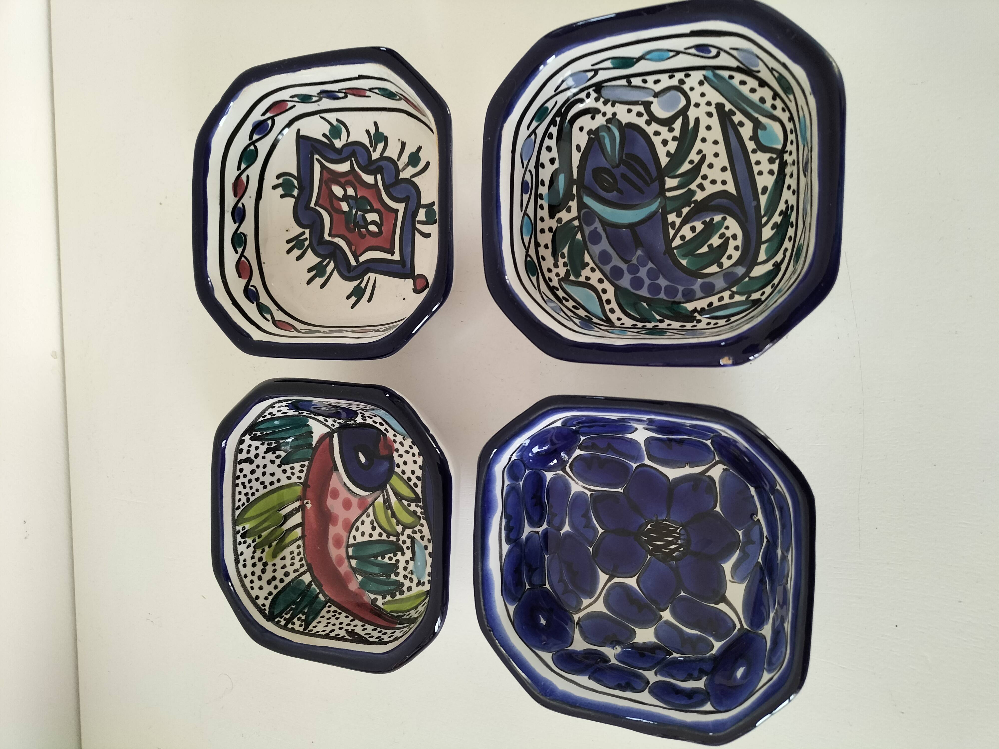 4 glazed earthenware bowls