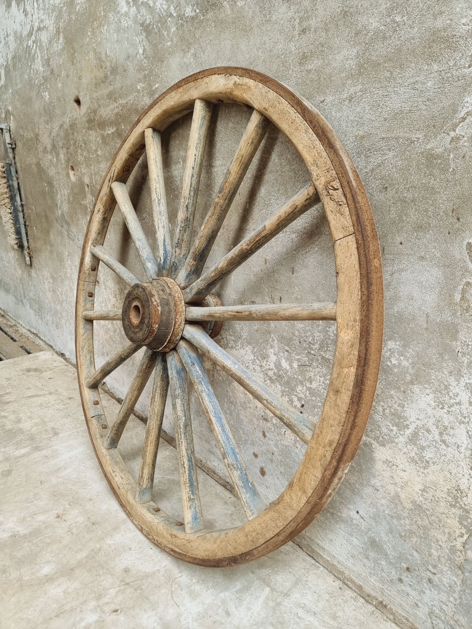 Antique cart wheel wagon wheel XXL oak wood 126 cm
