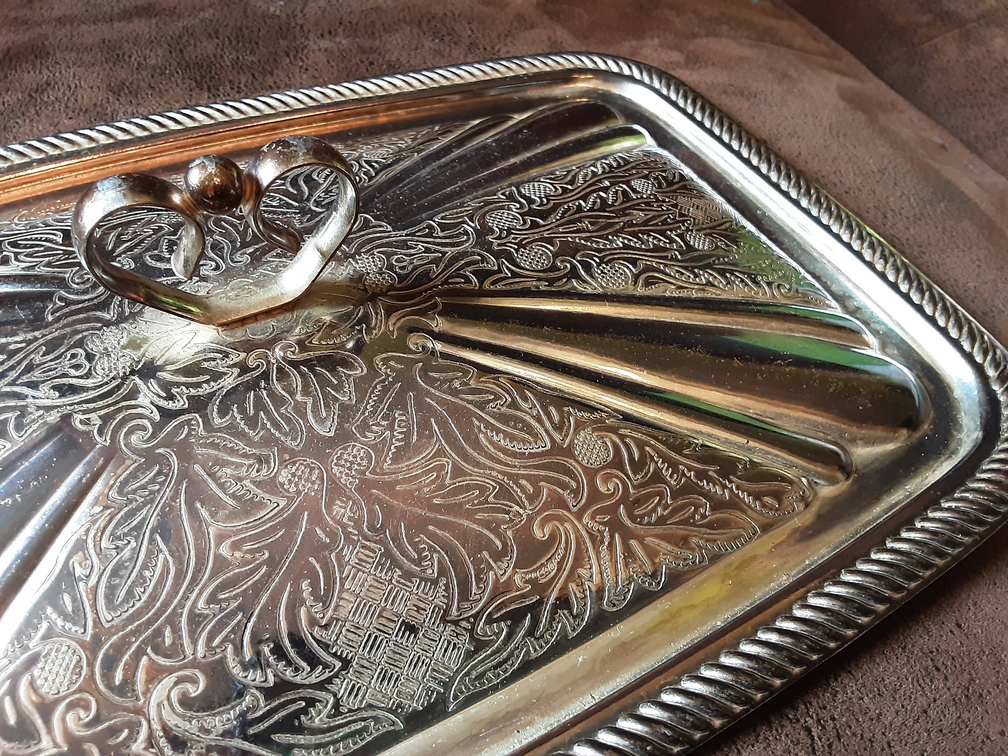 Pyrex dish on metal support