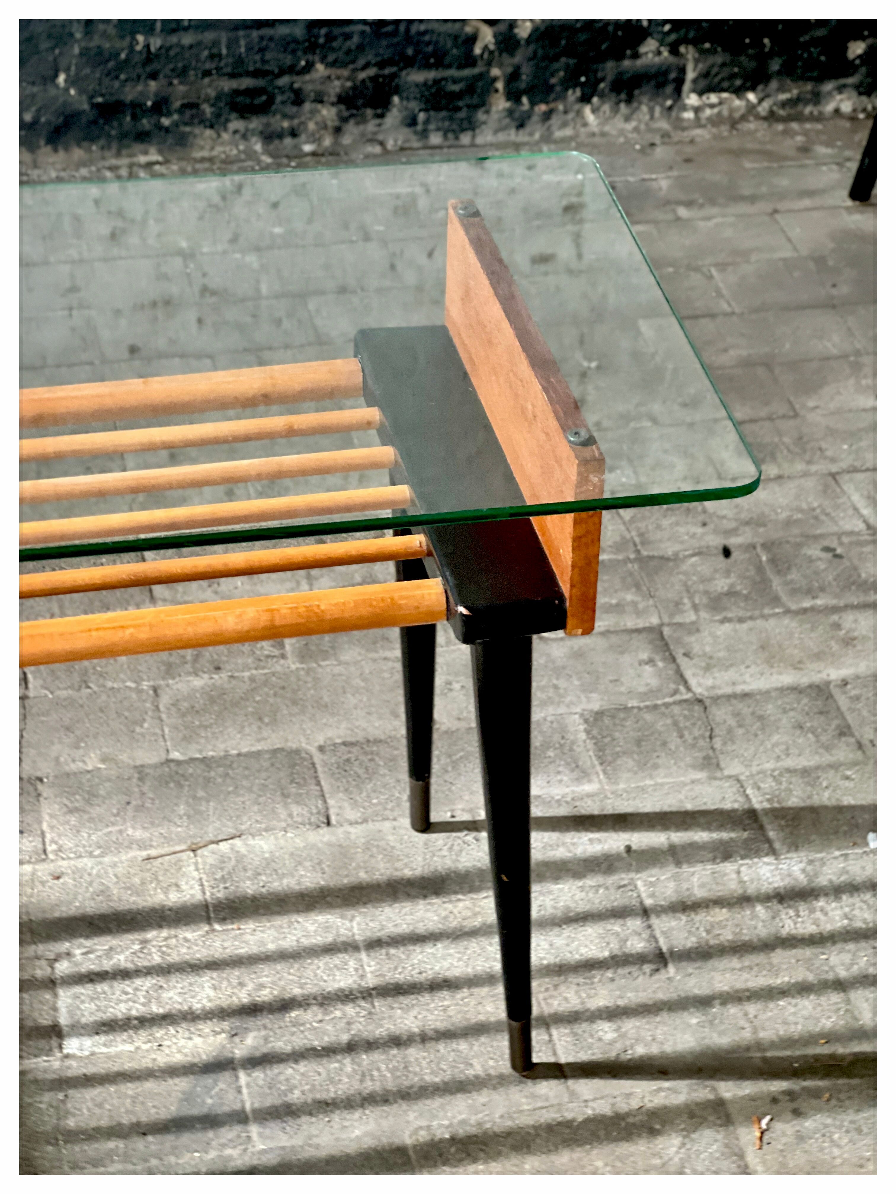 Table d'appoint en bois et verre