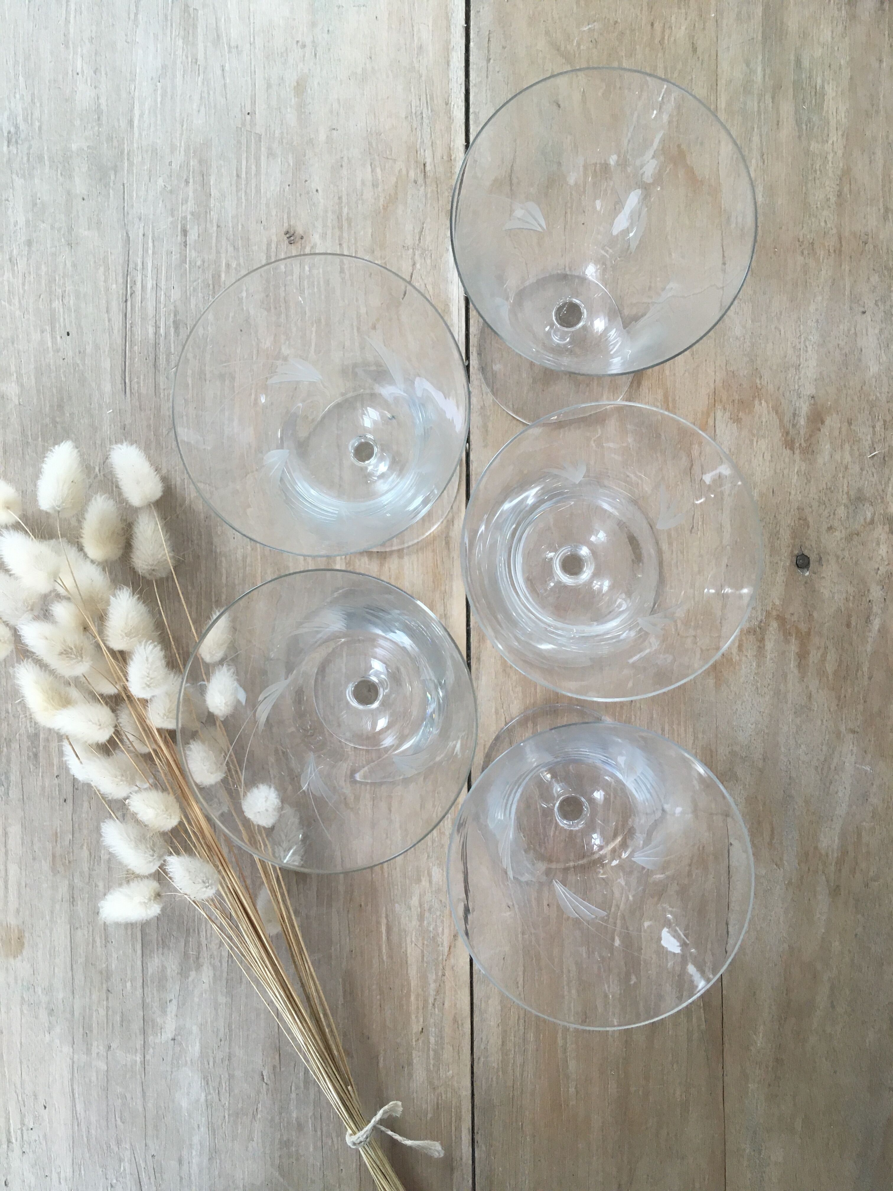 5 verres à pied en verre gravé