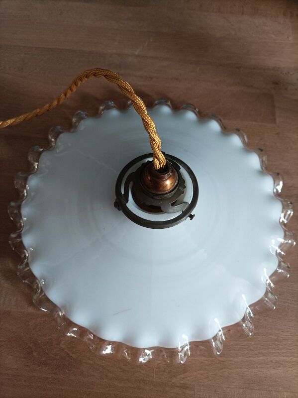 Suspension lampshade corole opaline lace brass