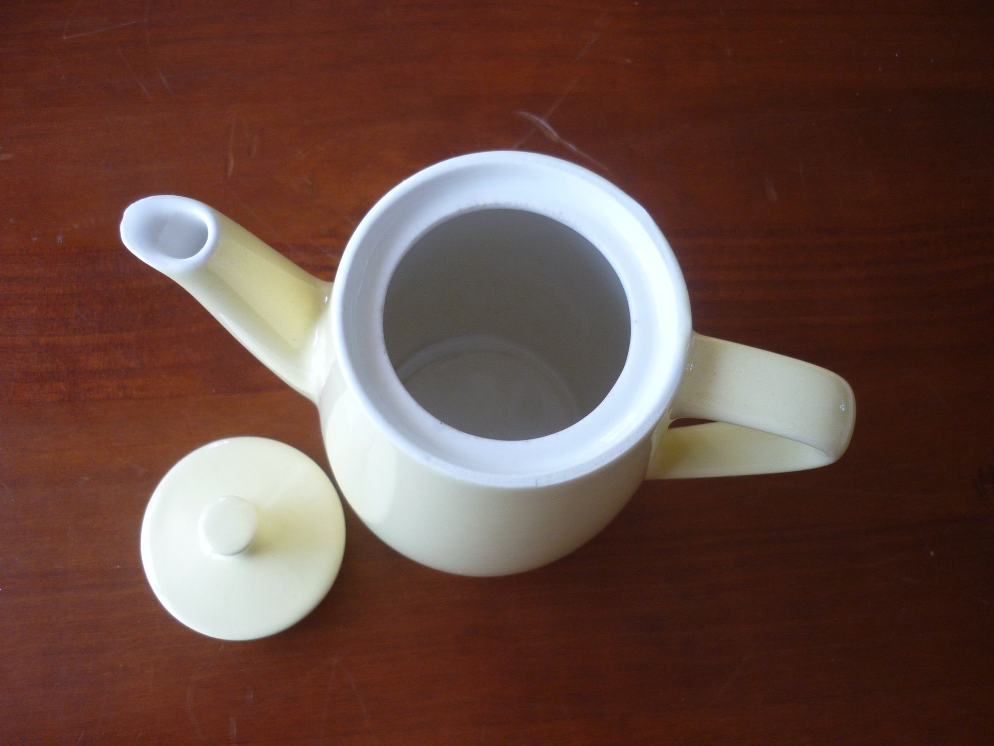 Cafetière jaune en céramique vintage