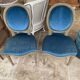 Paire de chaises médaillon en velours