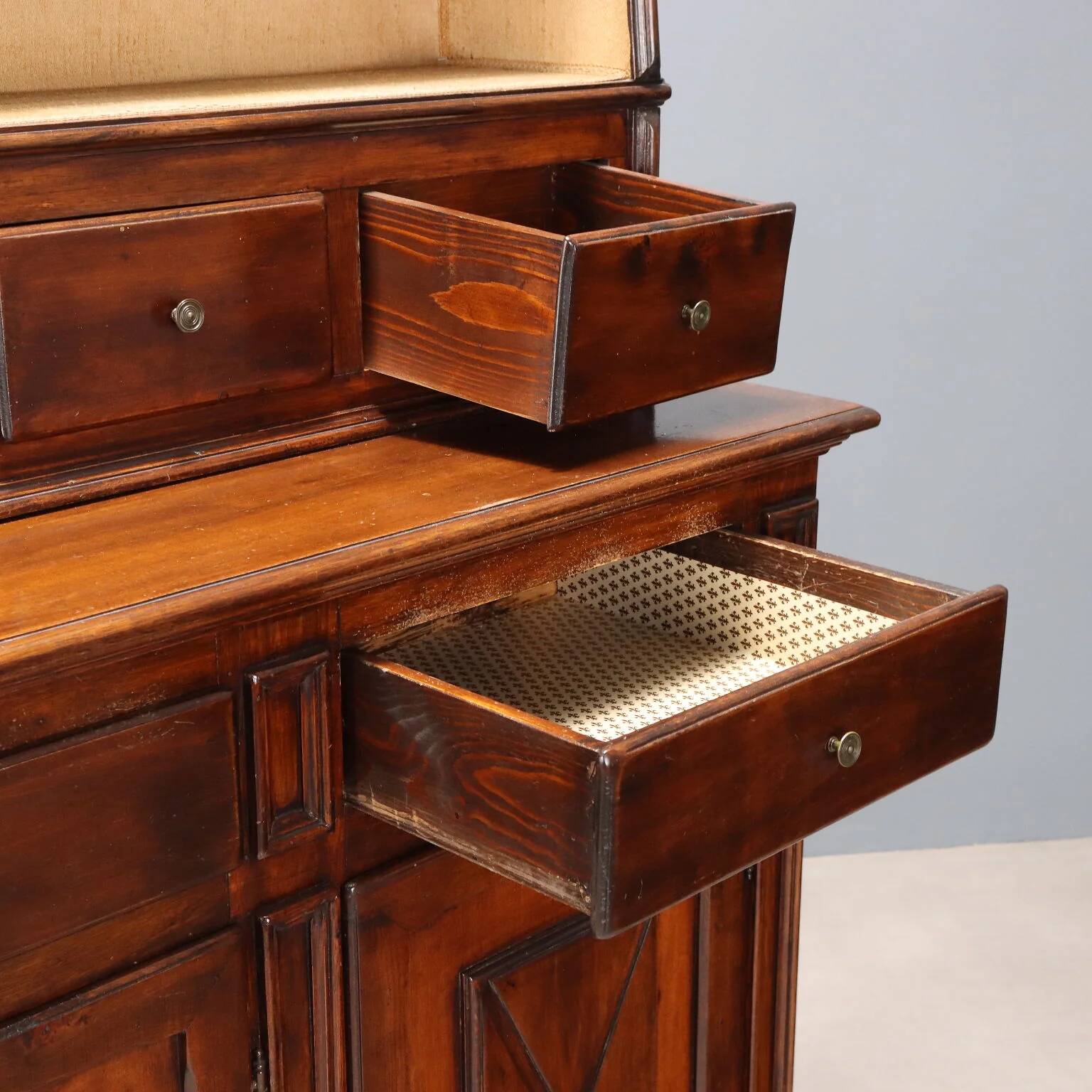 Baroque-style antique walnut buffet, Italy, 20th century.