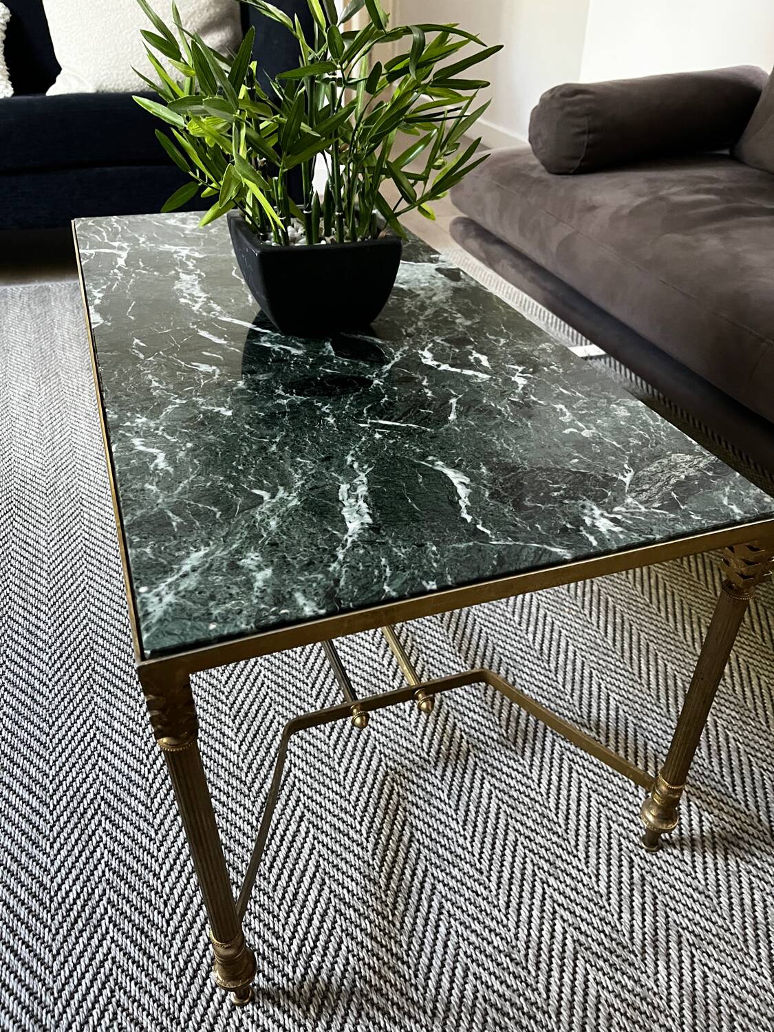 Art Deco coffee table in green marble – An elegant and refined piece.