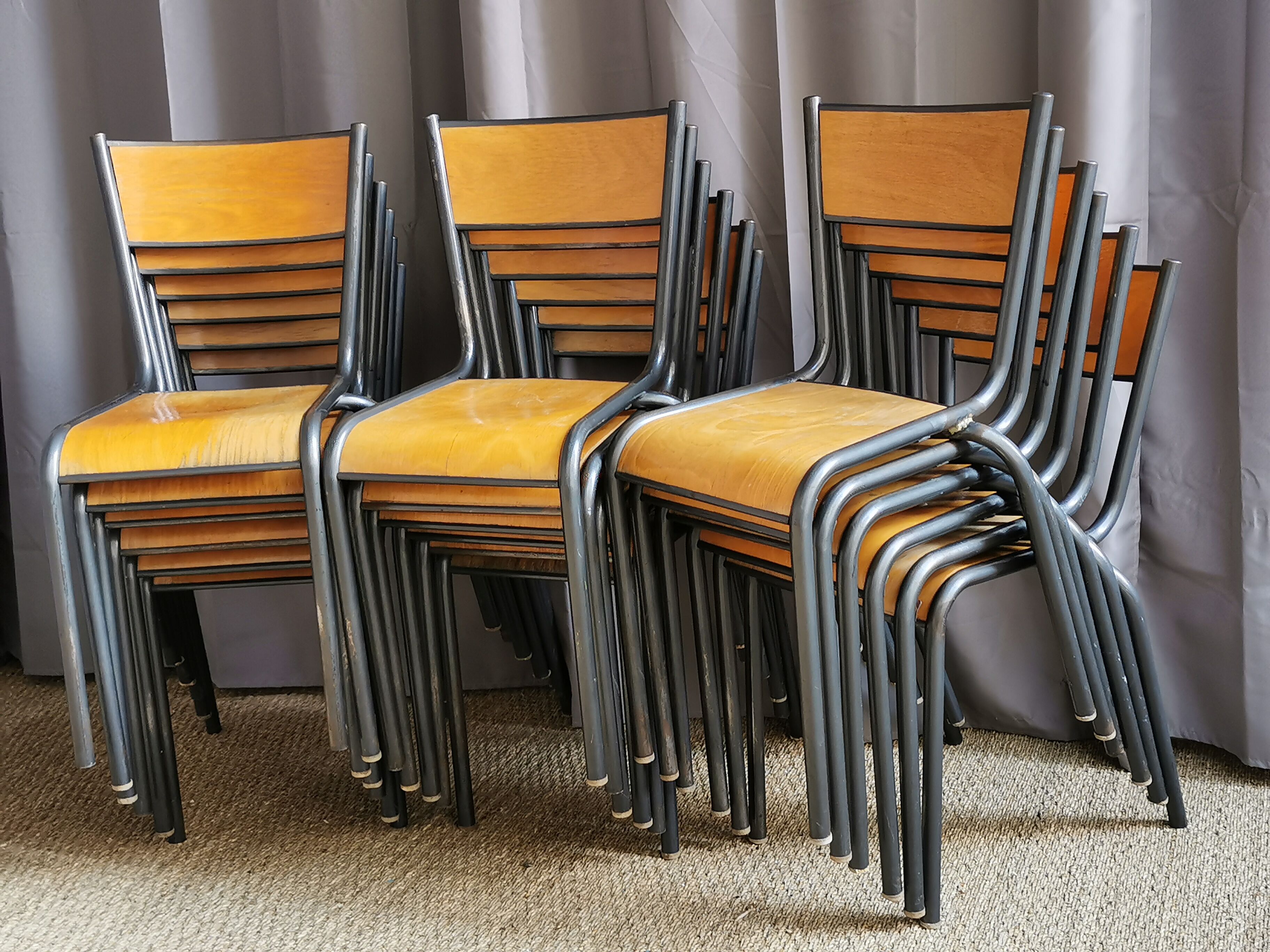 Lot of 18 vintage chairs "mullca"