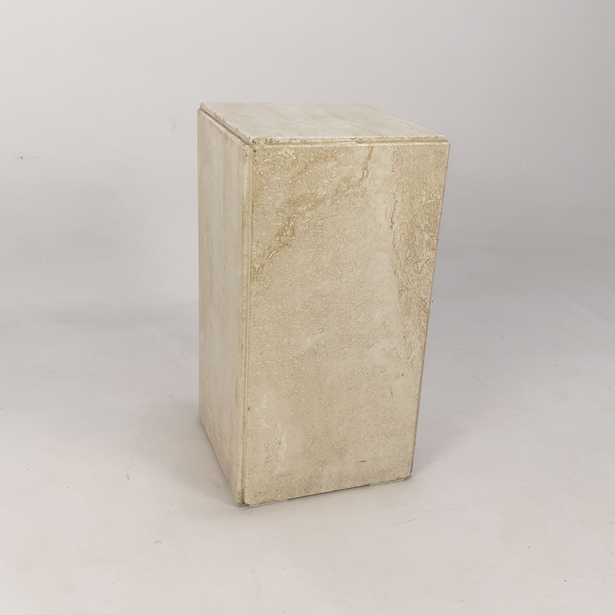 Italian travertine side table or pedestal, 1980's