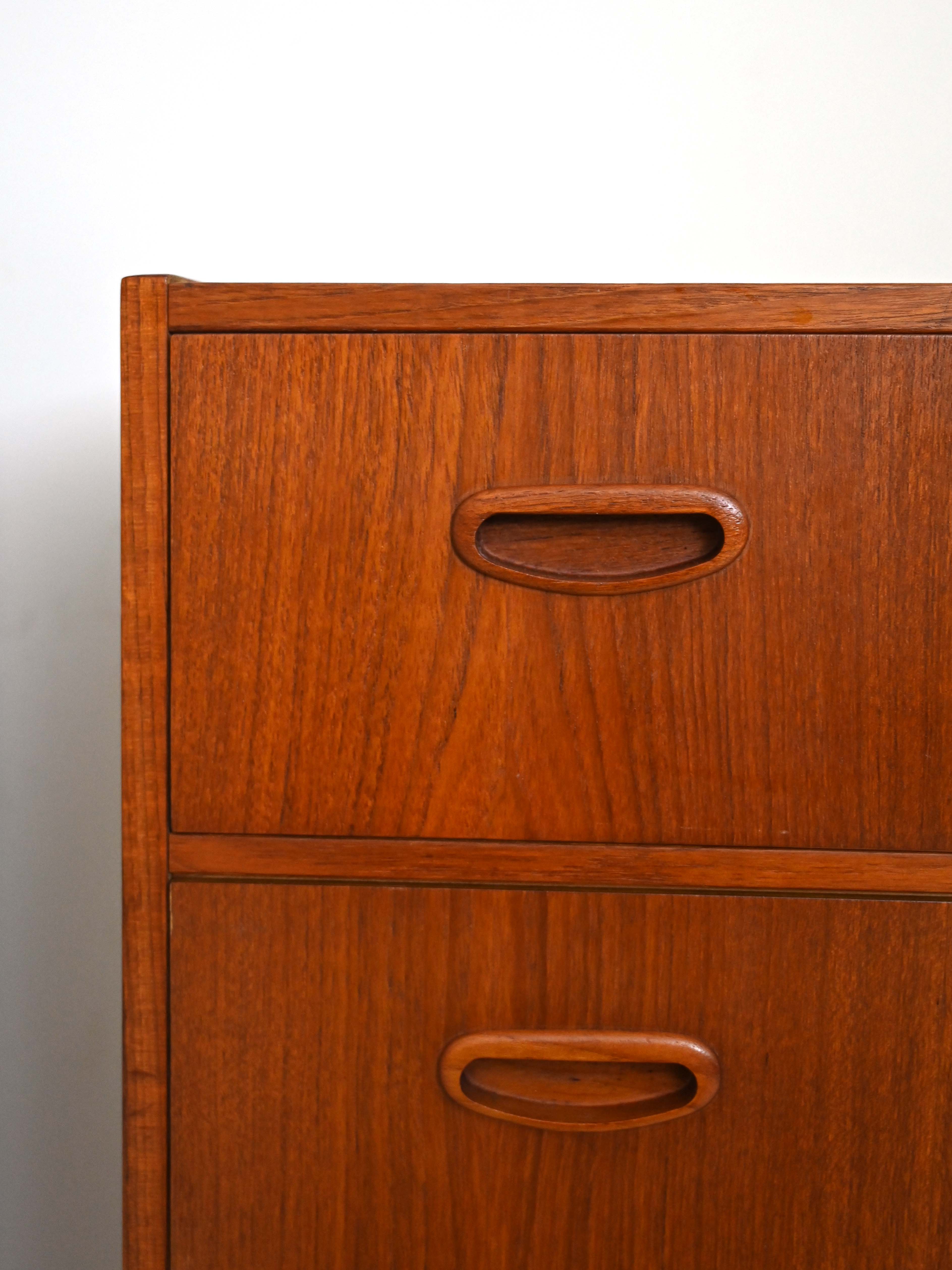 Modern antique chest of drawers with four drawers