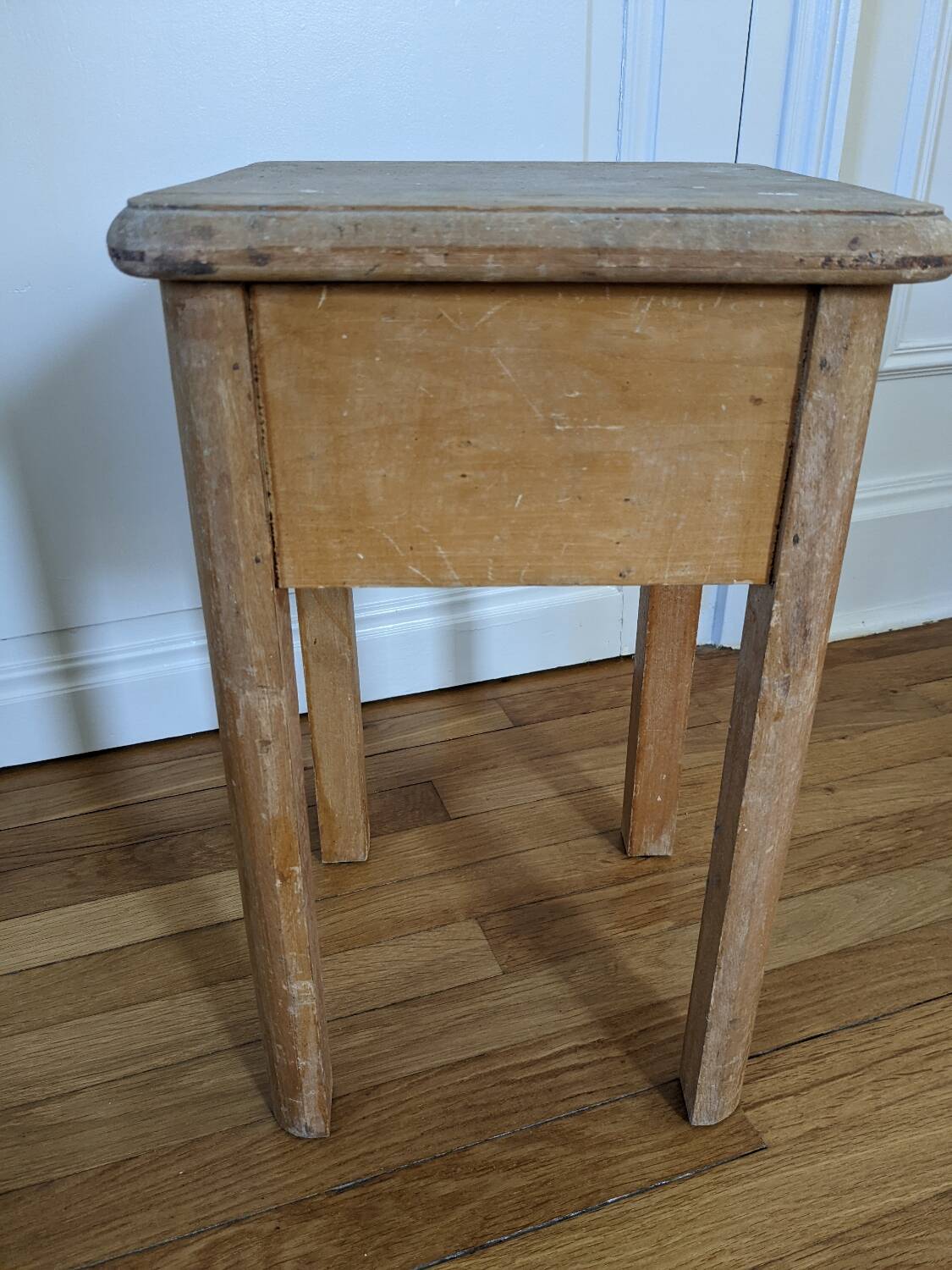 Painter's chest stool