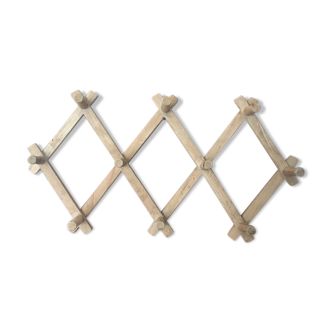 Ten hook coat rack scalable in wood