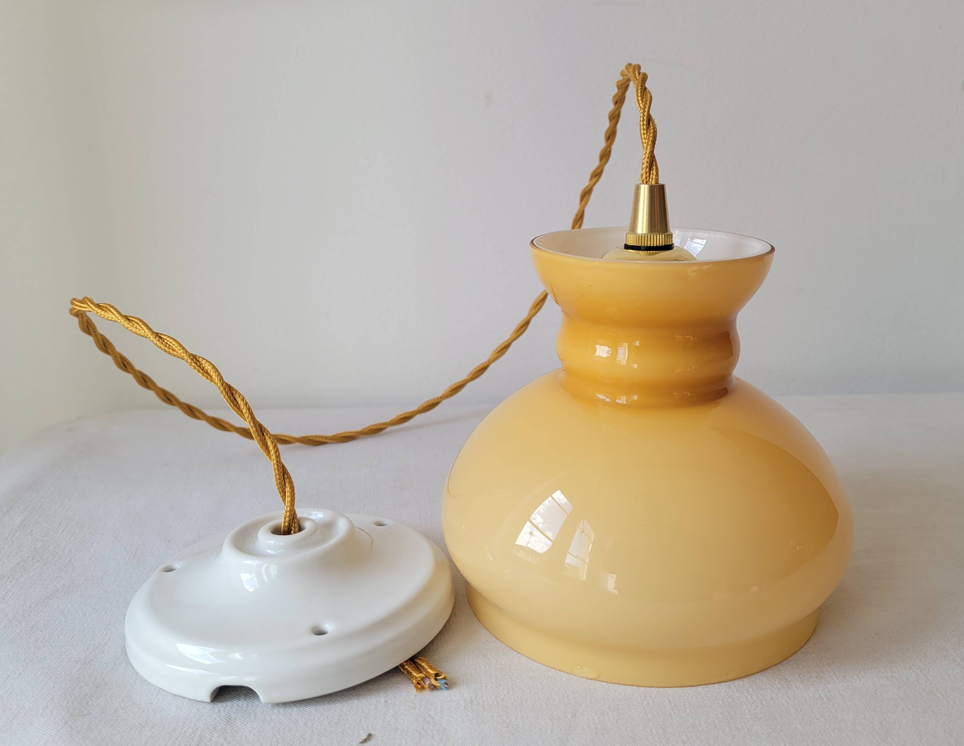 Suspension en opaline miel