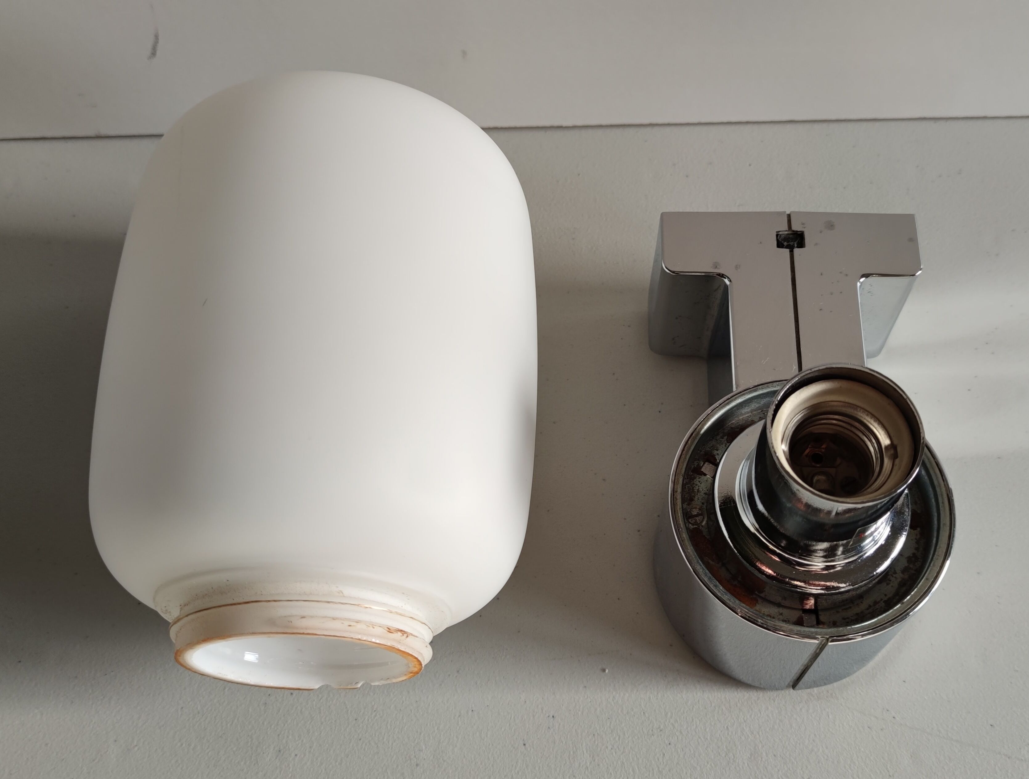 Opaline wall lamp