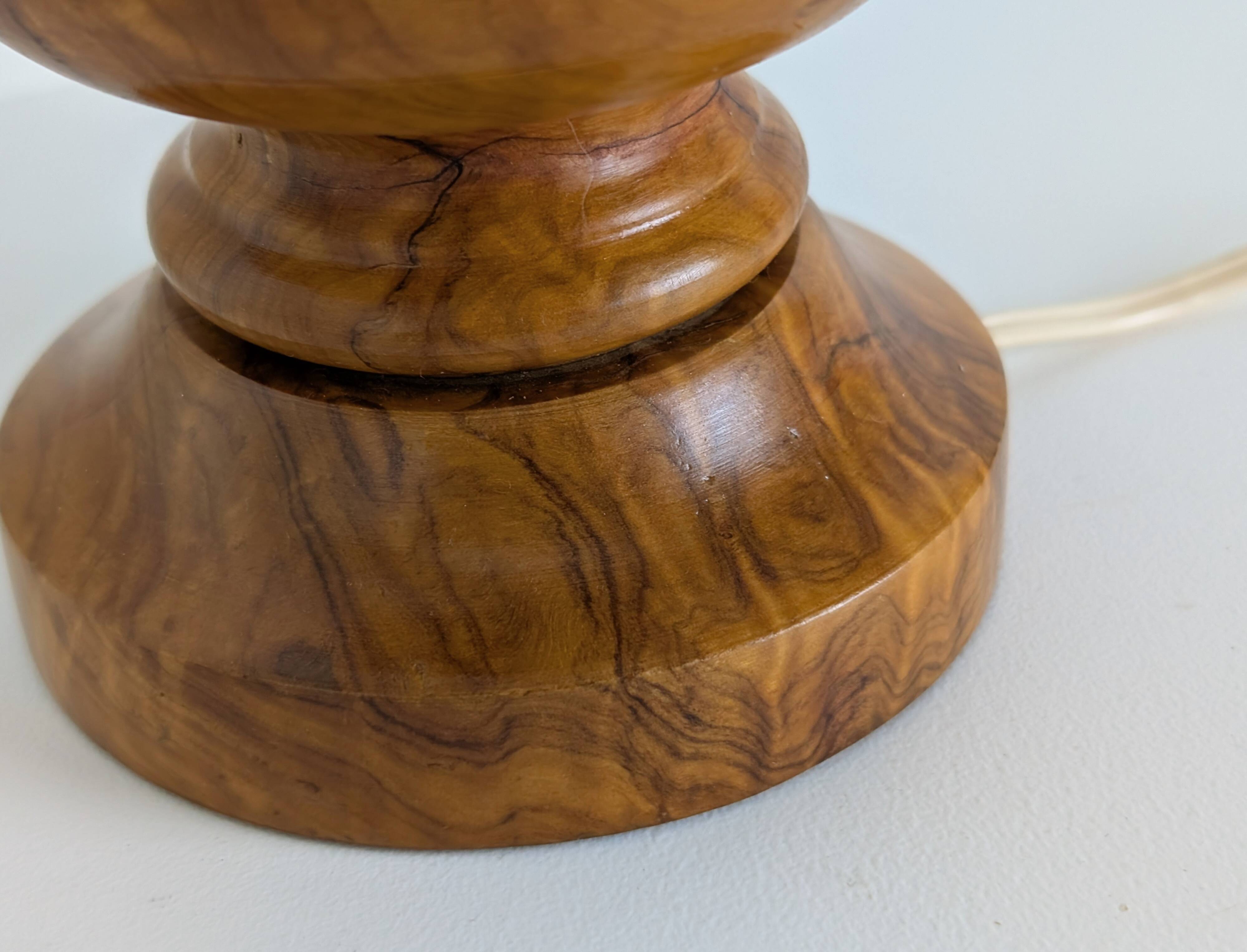 Lampe en bois tourné