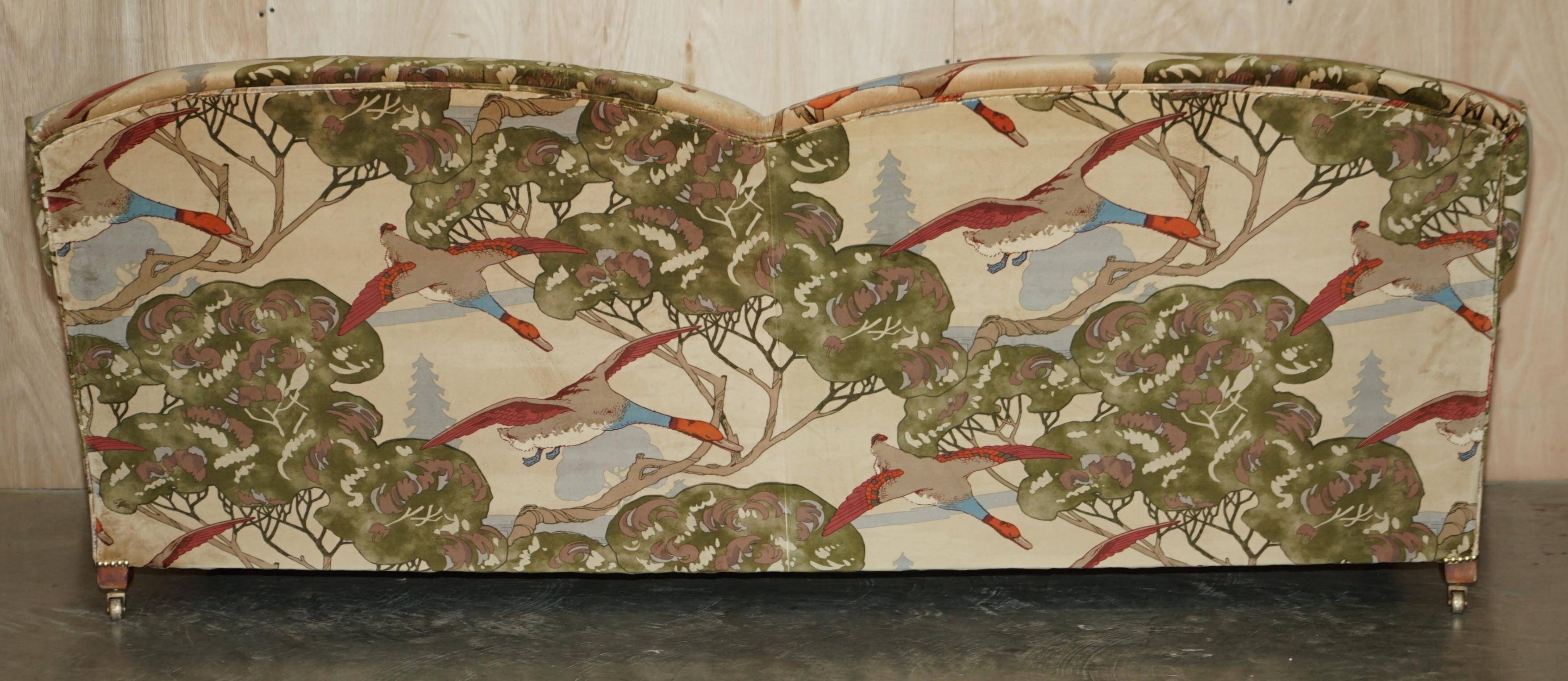 Canapé George Smith Signature Scroll Arm en velours