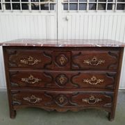 Commode galbée style Louis XVI