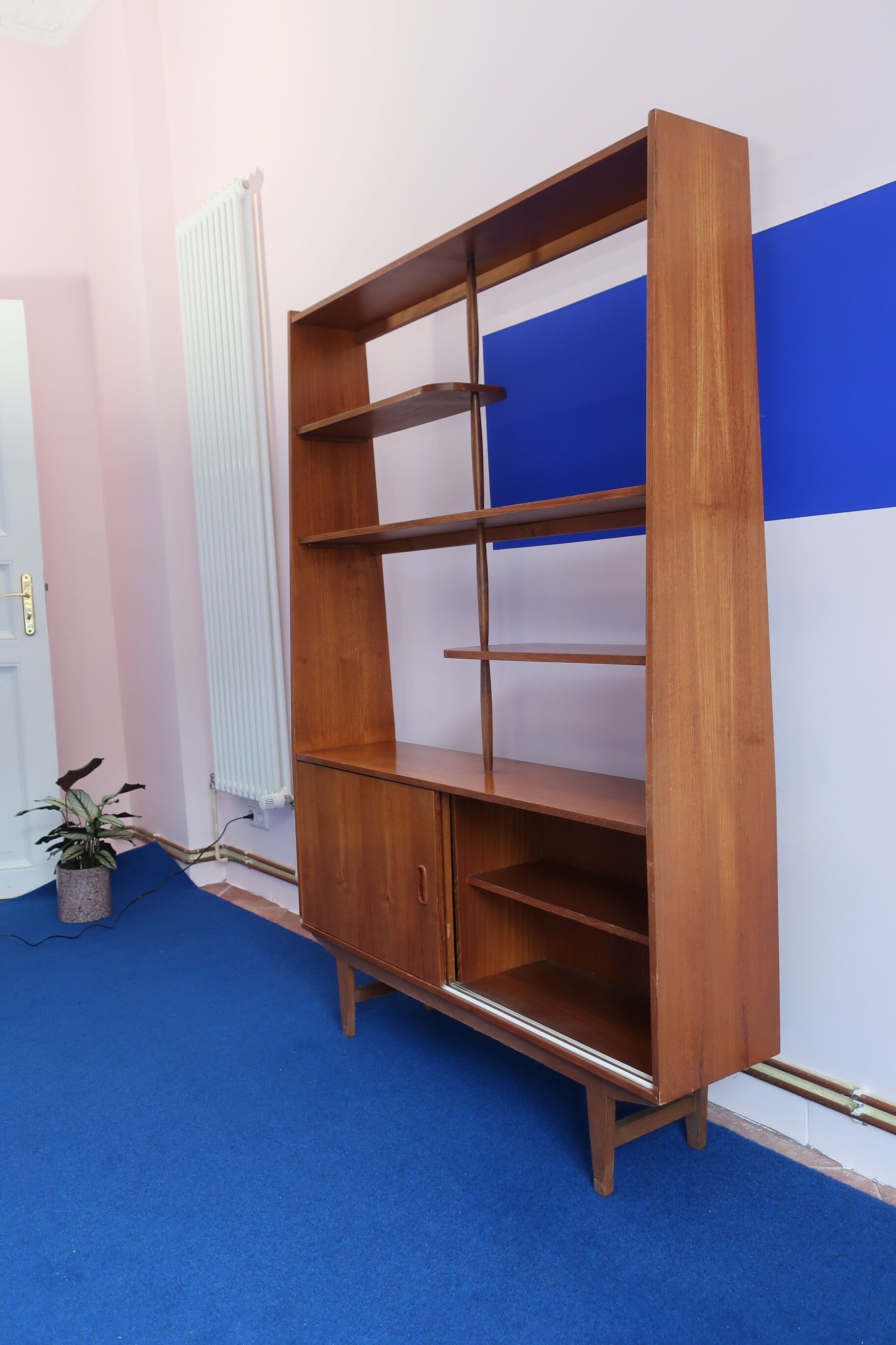 Library separator of 60s teak pieces