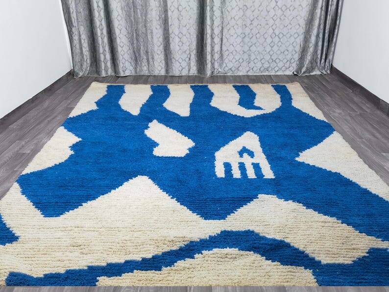 Large wool Berber rug decorated 250/300