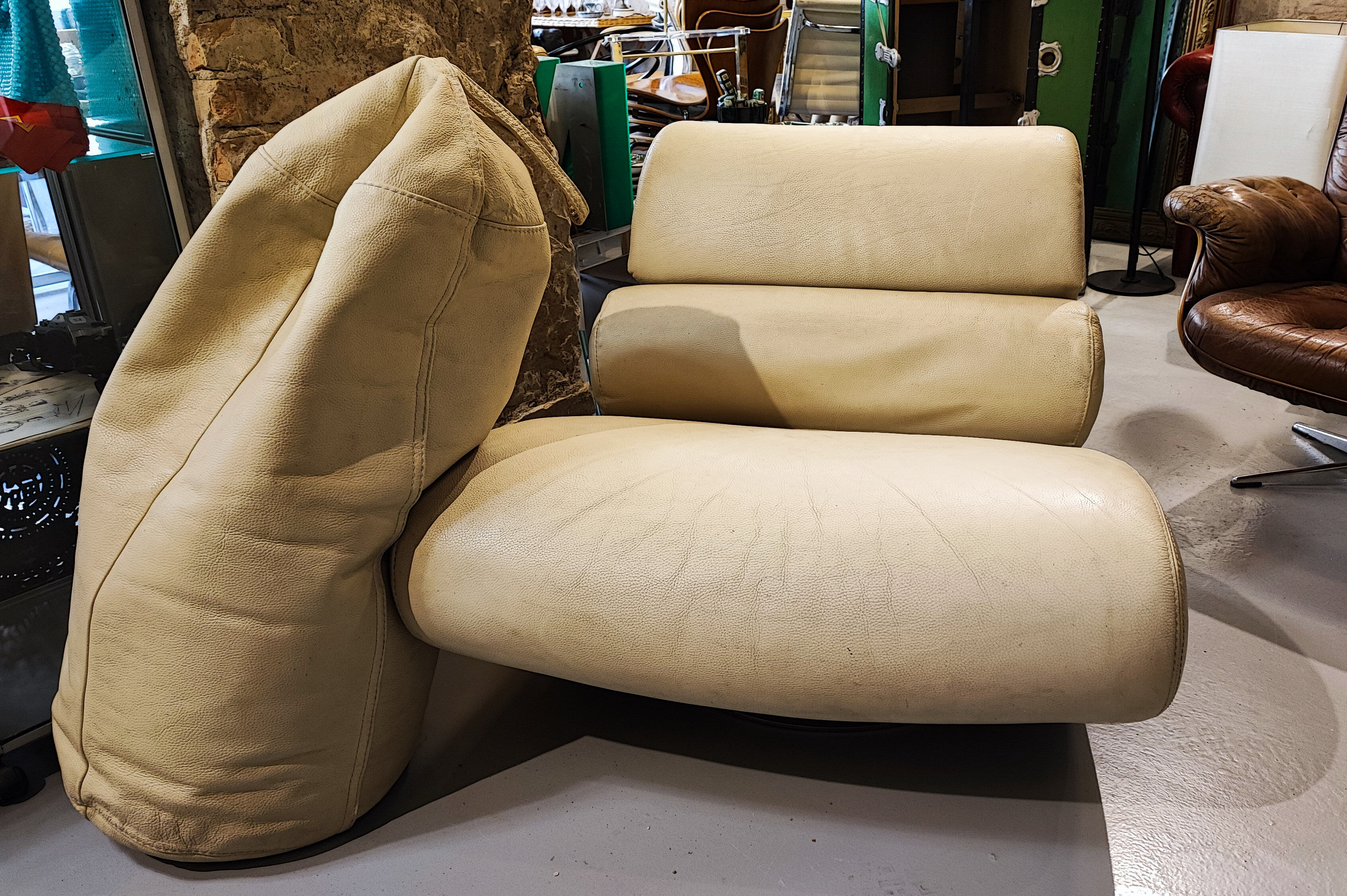 Armchair and footrest Comgule Roche Bobois leather