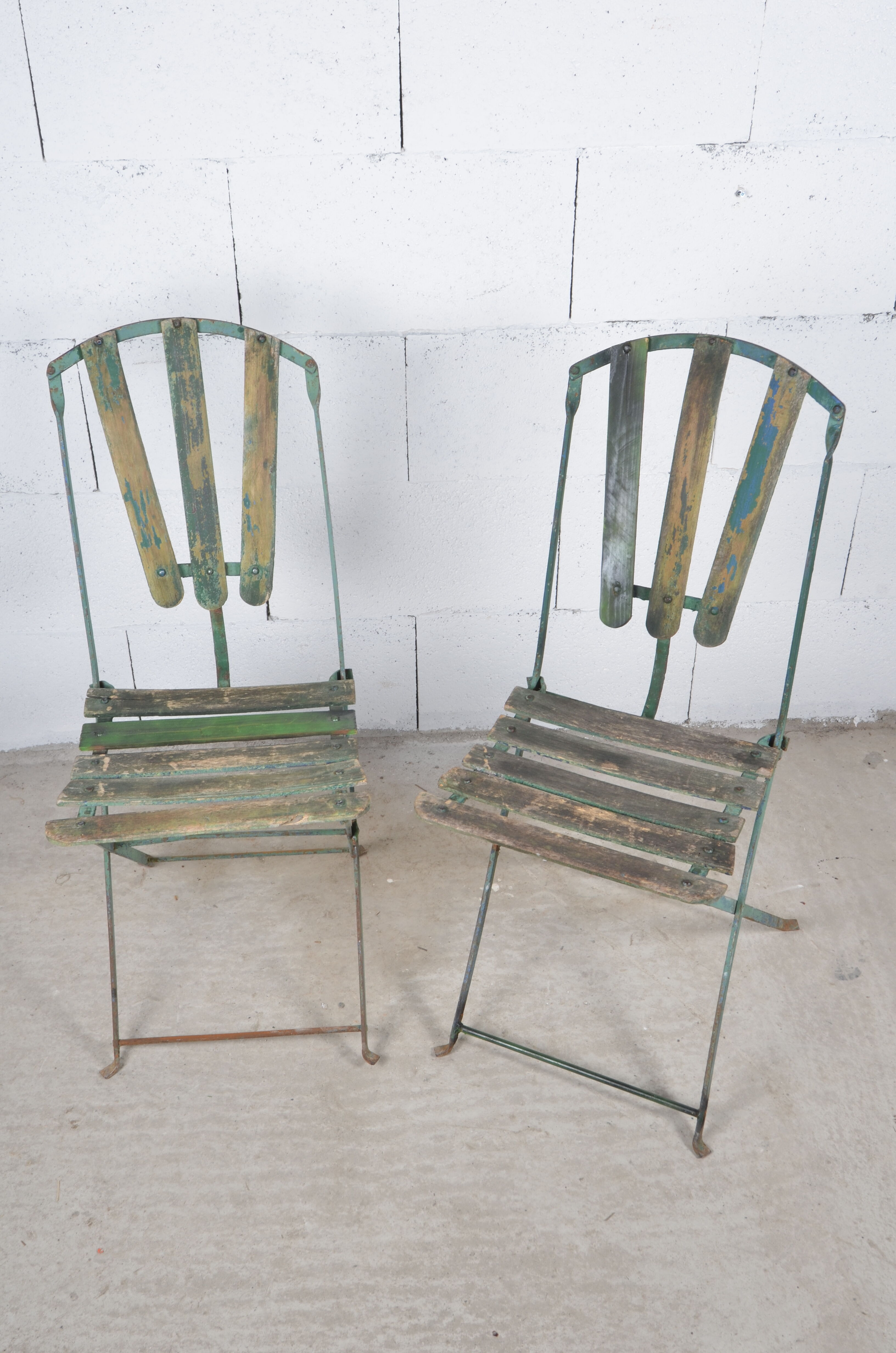 2 garden chairs
