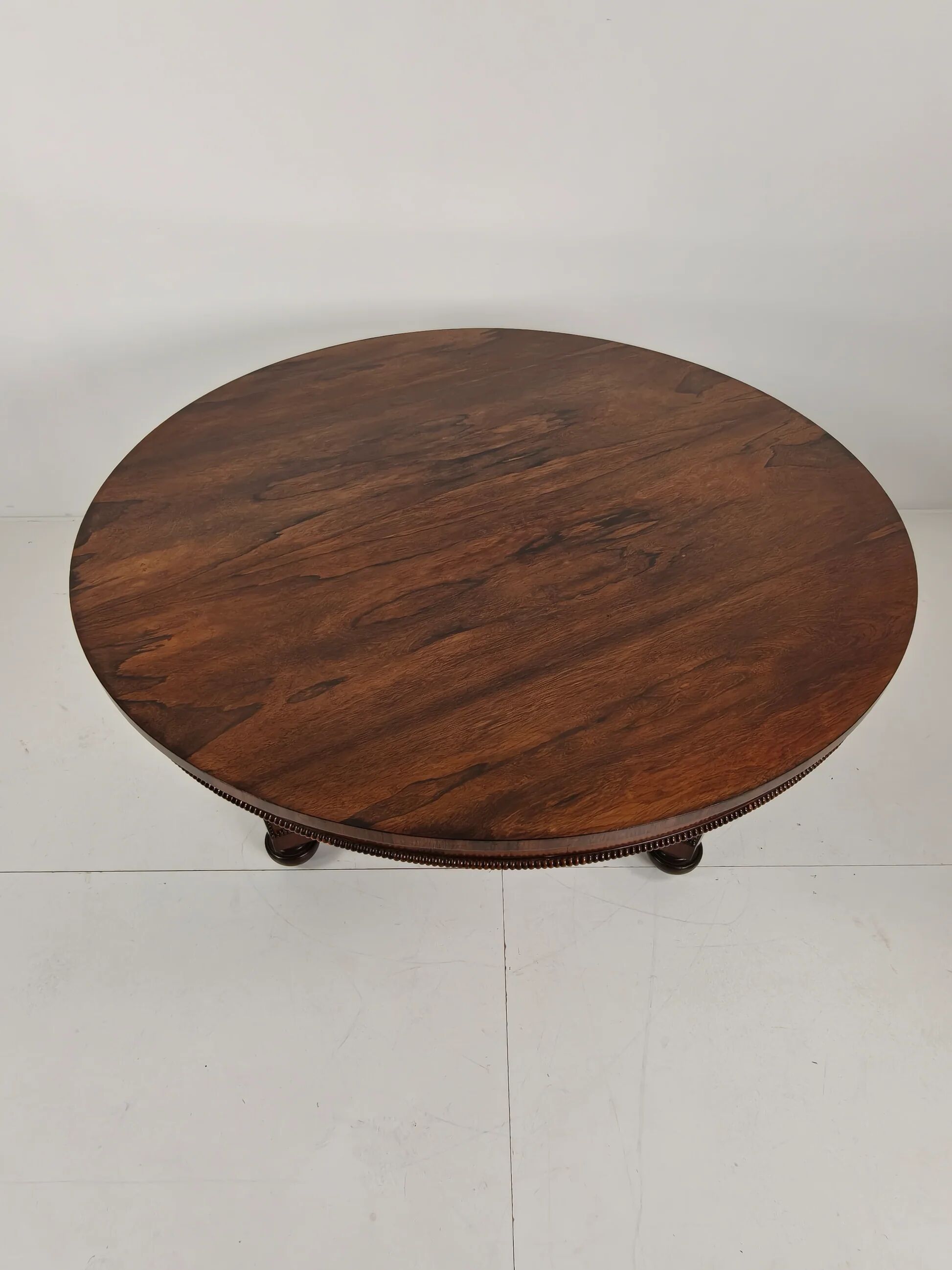 Fine quality 19th century William IV rosewood breakfast tilt-top table – c.1820