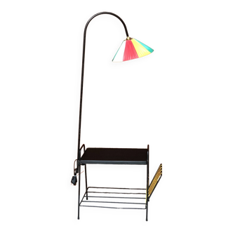 Lampadaire en métal noir, tablette et porte-revues, années 1950-1960