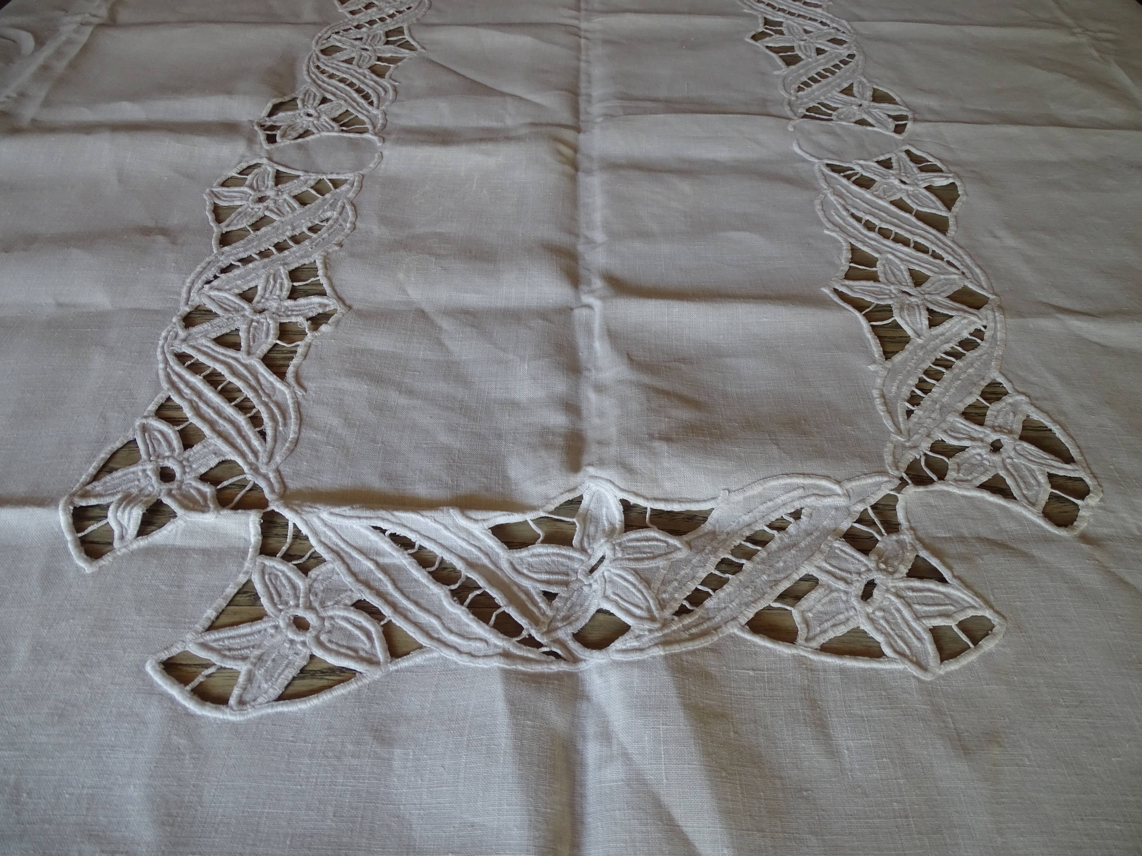 Openwork tablecloth 260 x 155 embroidery flowers old