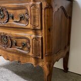 Commode sauteuse en merisier de la fin du  XVIII ème