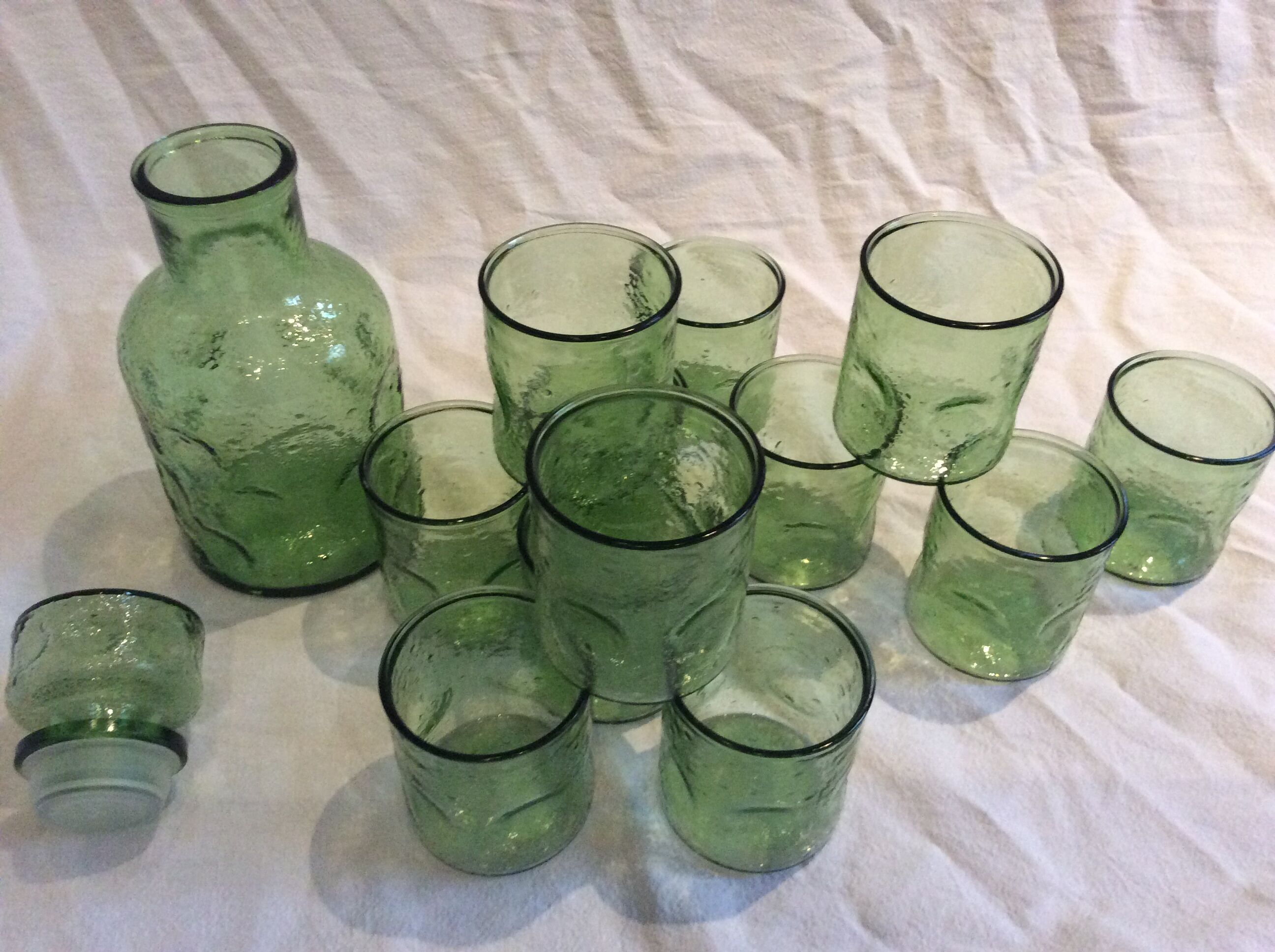 Ensemble de 12 verres avec leur carafe assortie