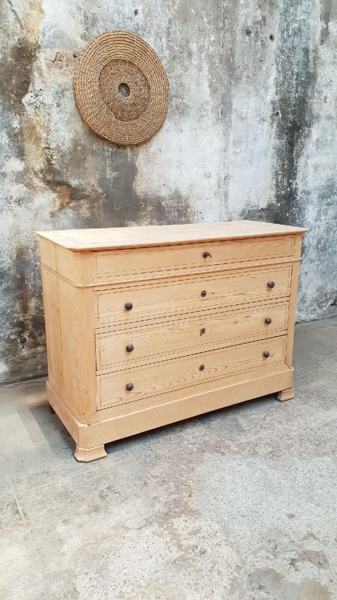 Antique pine chest of drawers