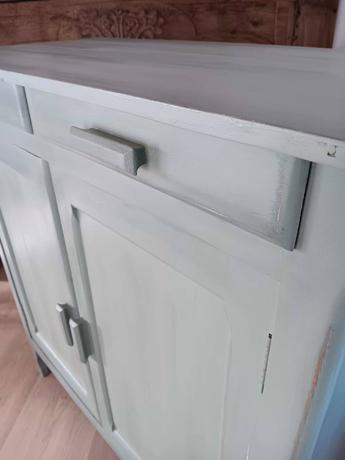 Green Parisian buffet