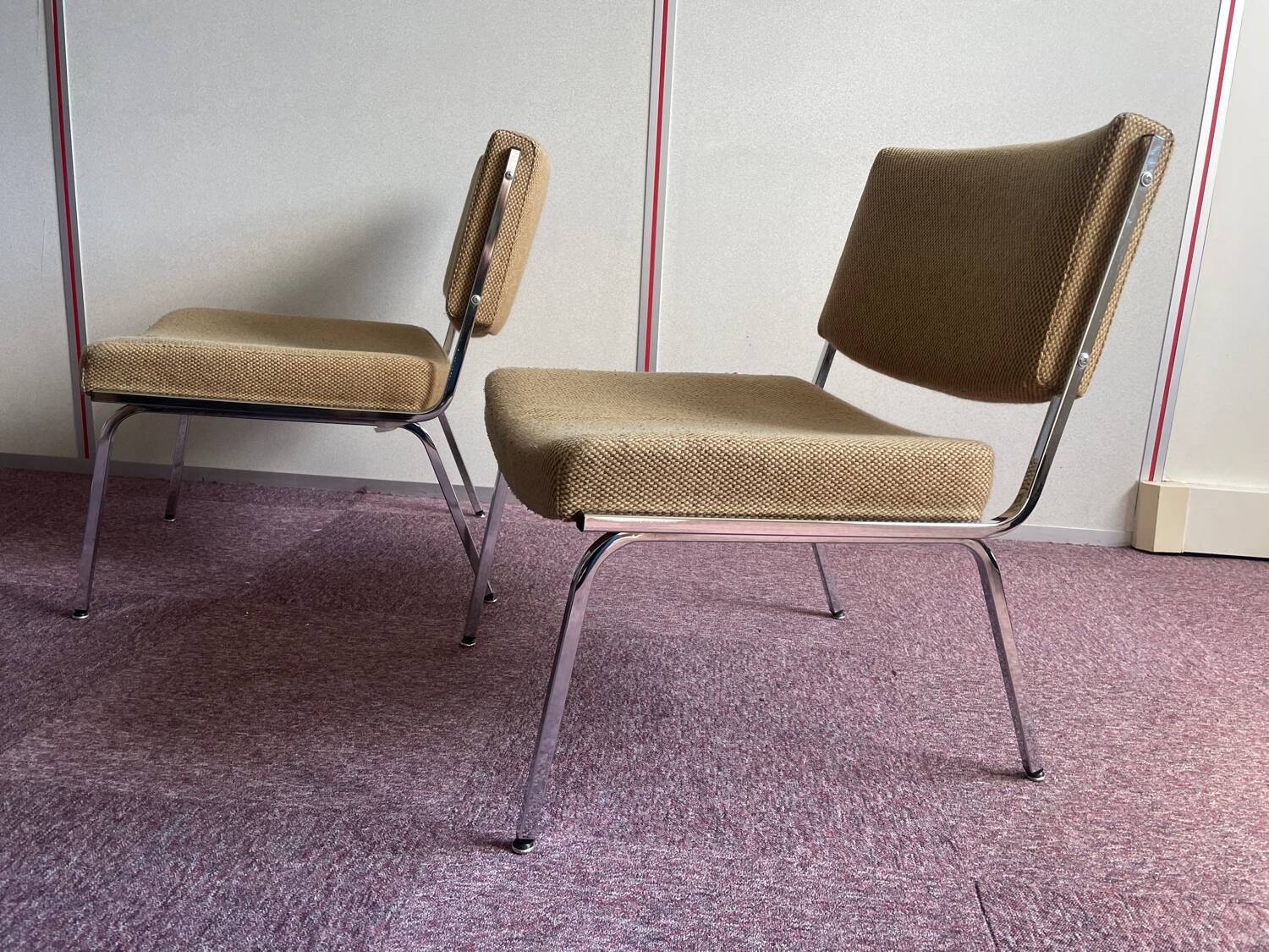 Paire de chauffeuses années 1970