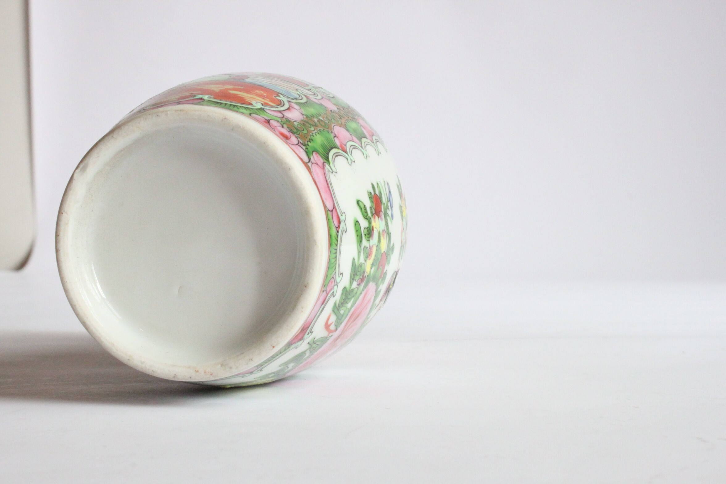 Famille rose medallion porcelain vase, early 20th century.