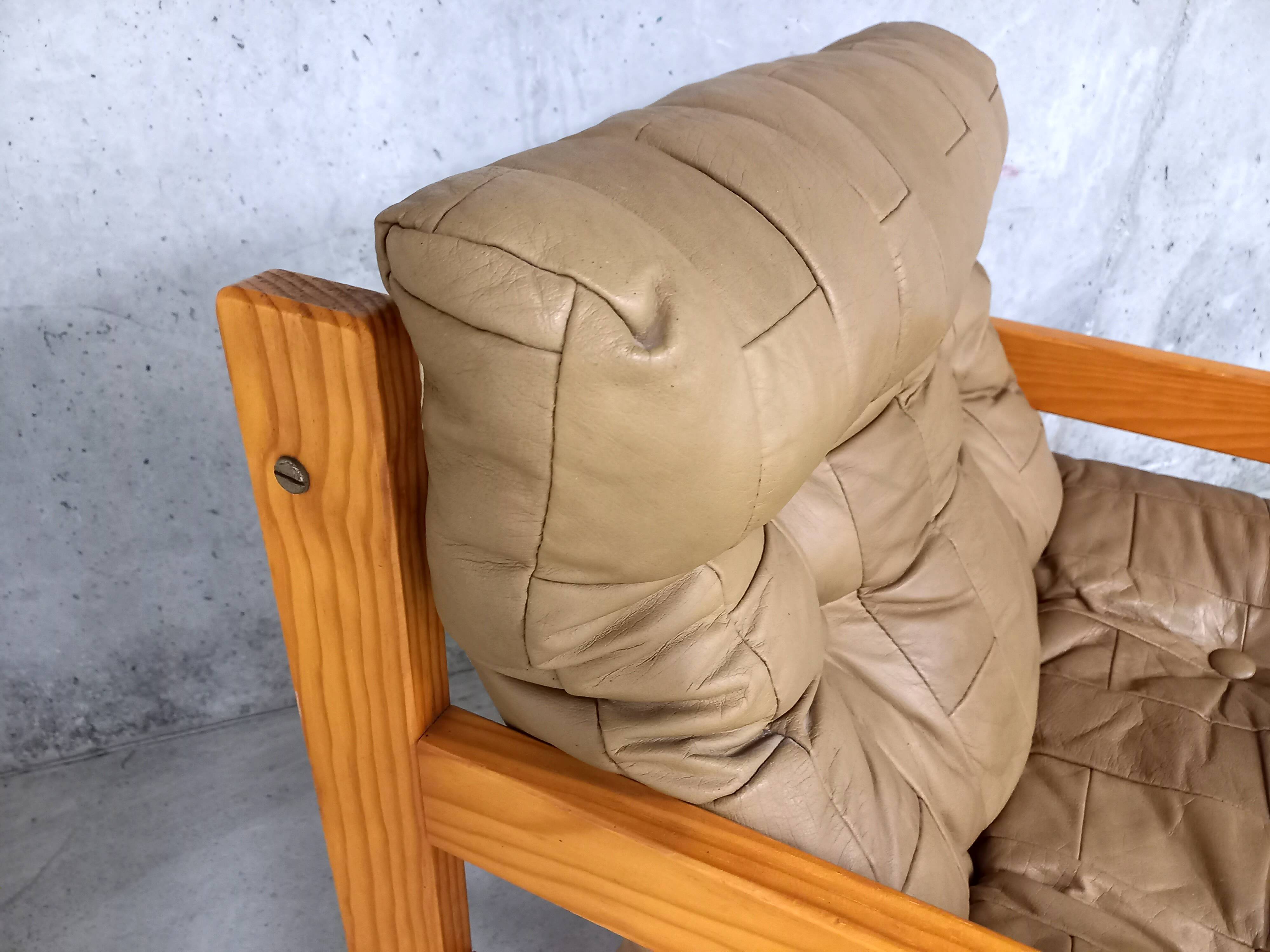 Vintage heater armchair in pine and leather 70s