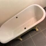 Cast iron bathtub
