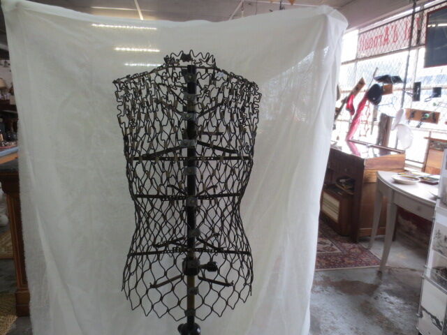 Former model of expanded metal couture