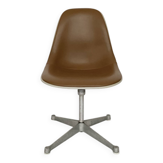 Vintage 60s Eames chair