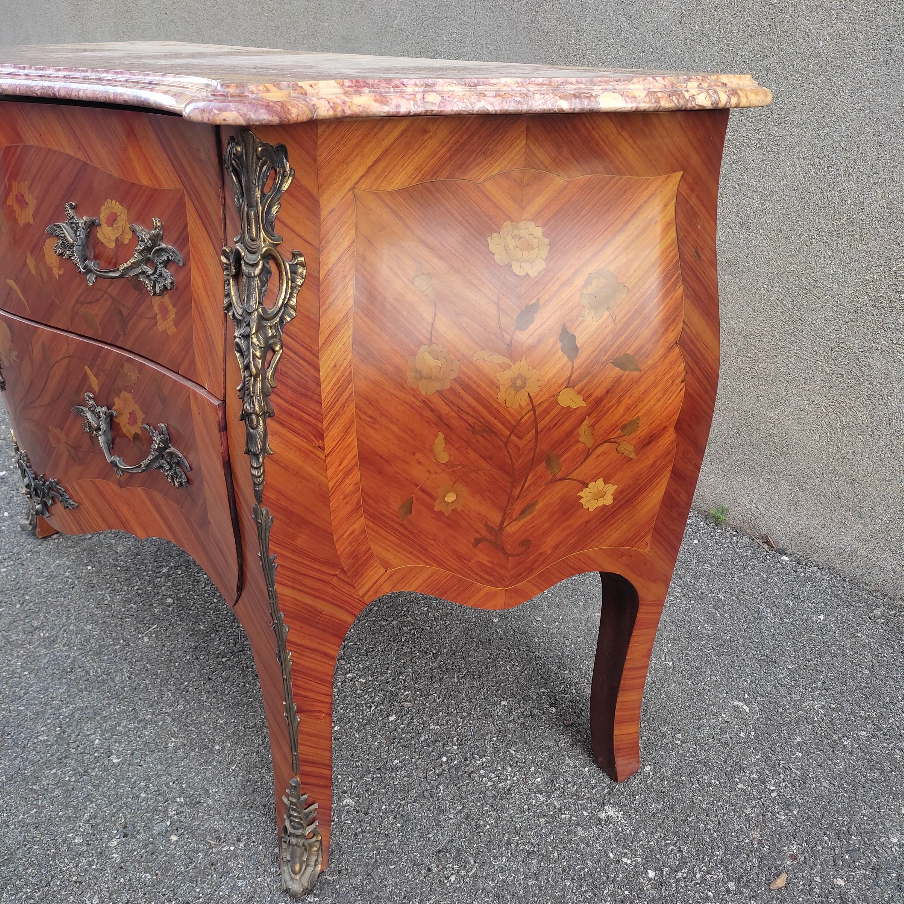 Louis XV chest of drawers in rosewood