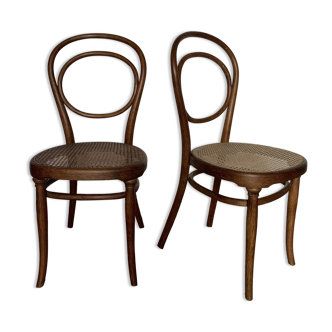 Pair of Thonet chairs model n° 10 of the 1890s in curved wood