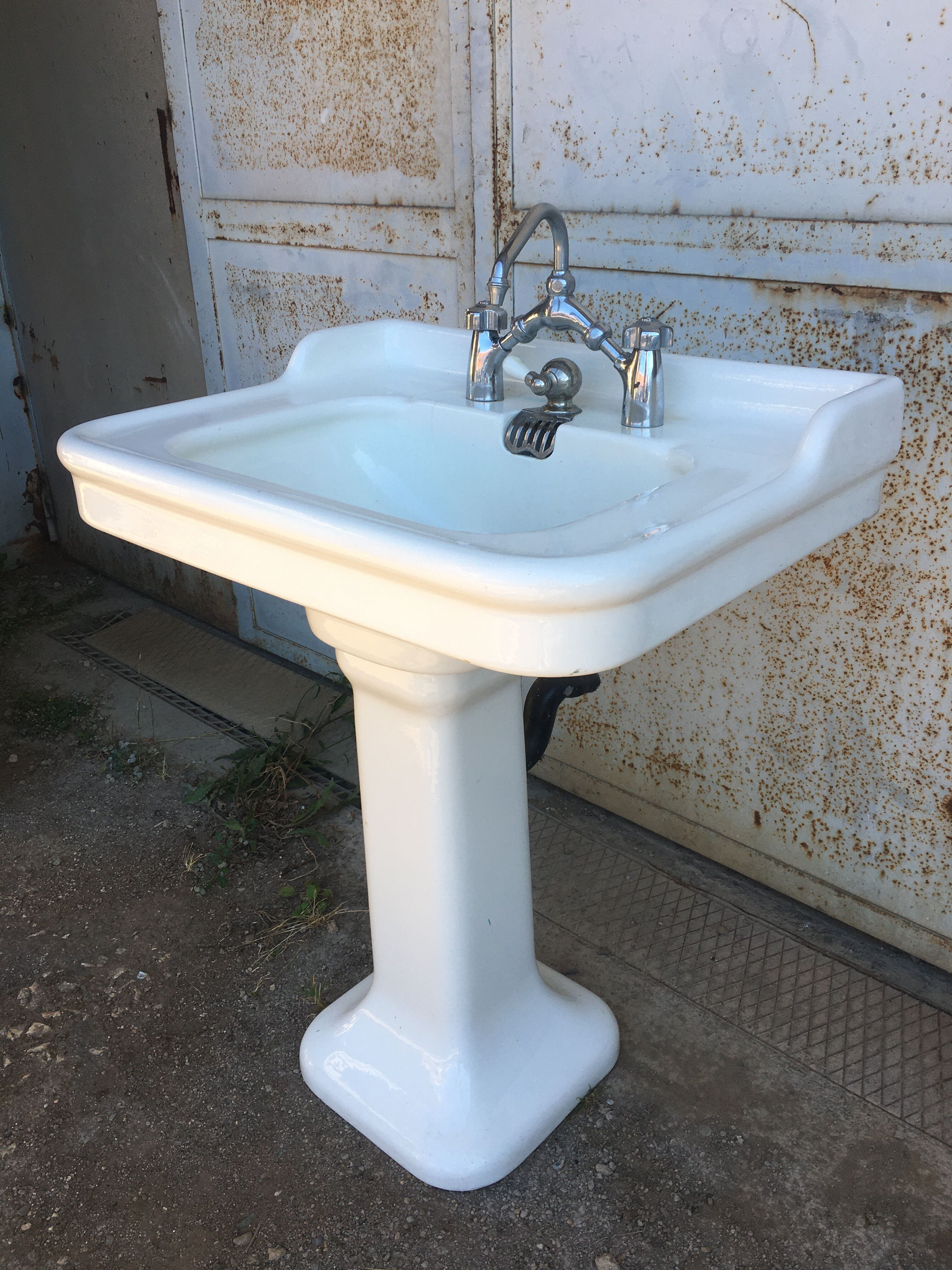 Old column sink