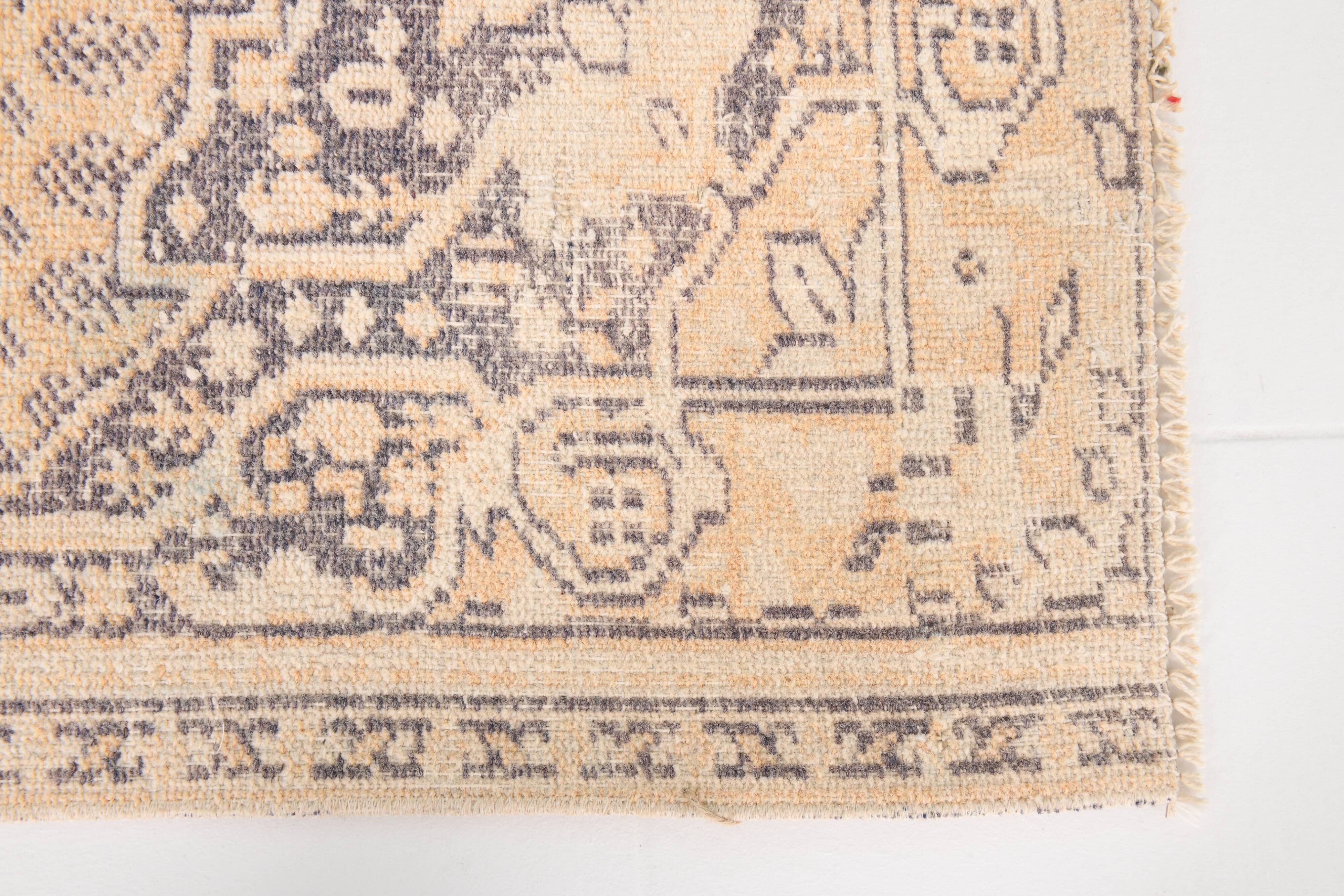 6x8 Vintage Cream & Black Oriental Persian Rug, 176x259Cm