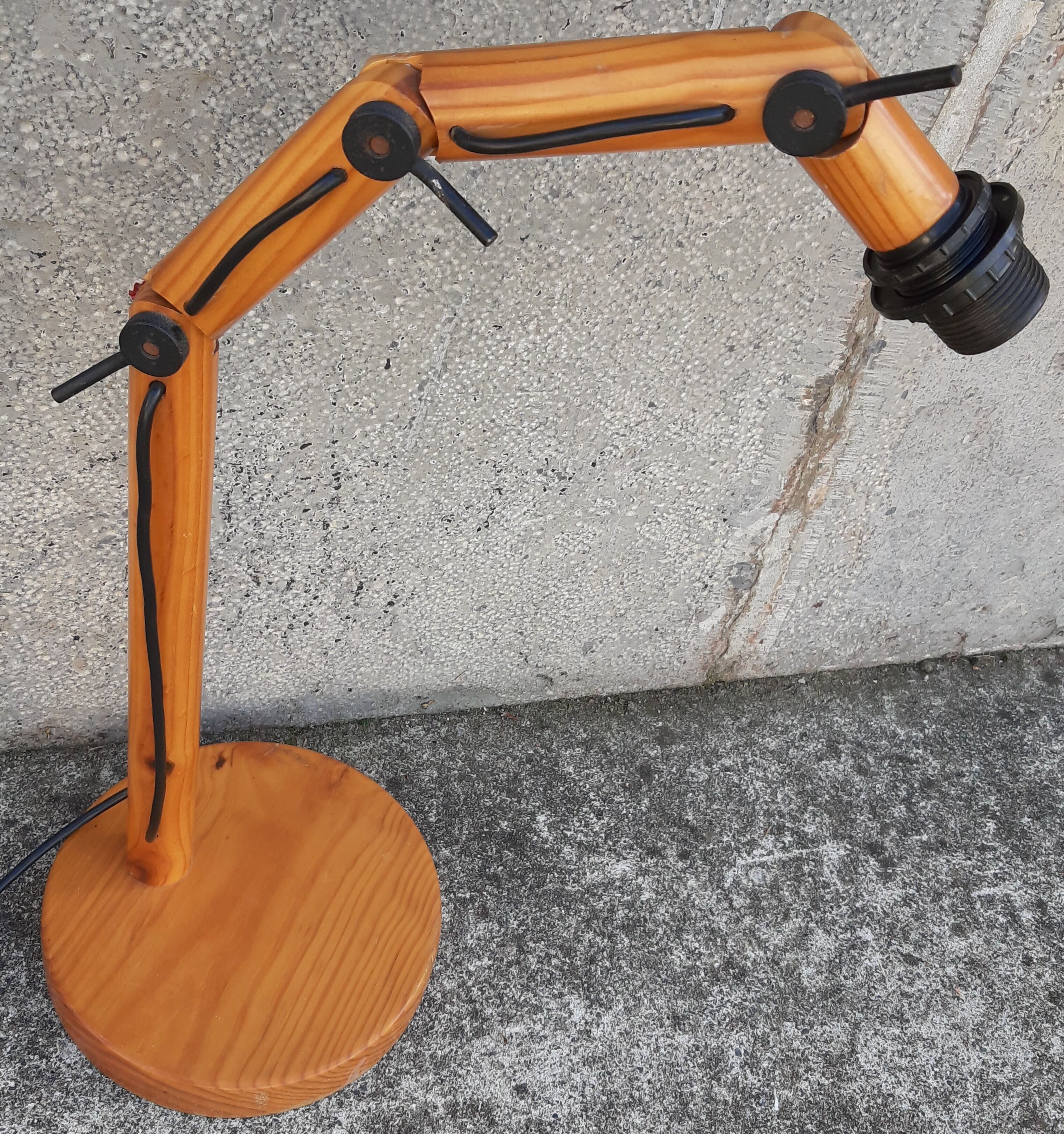 Articulated wooden lamp