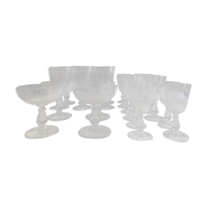 Lot de 22 verres avec détails