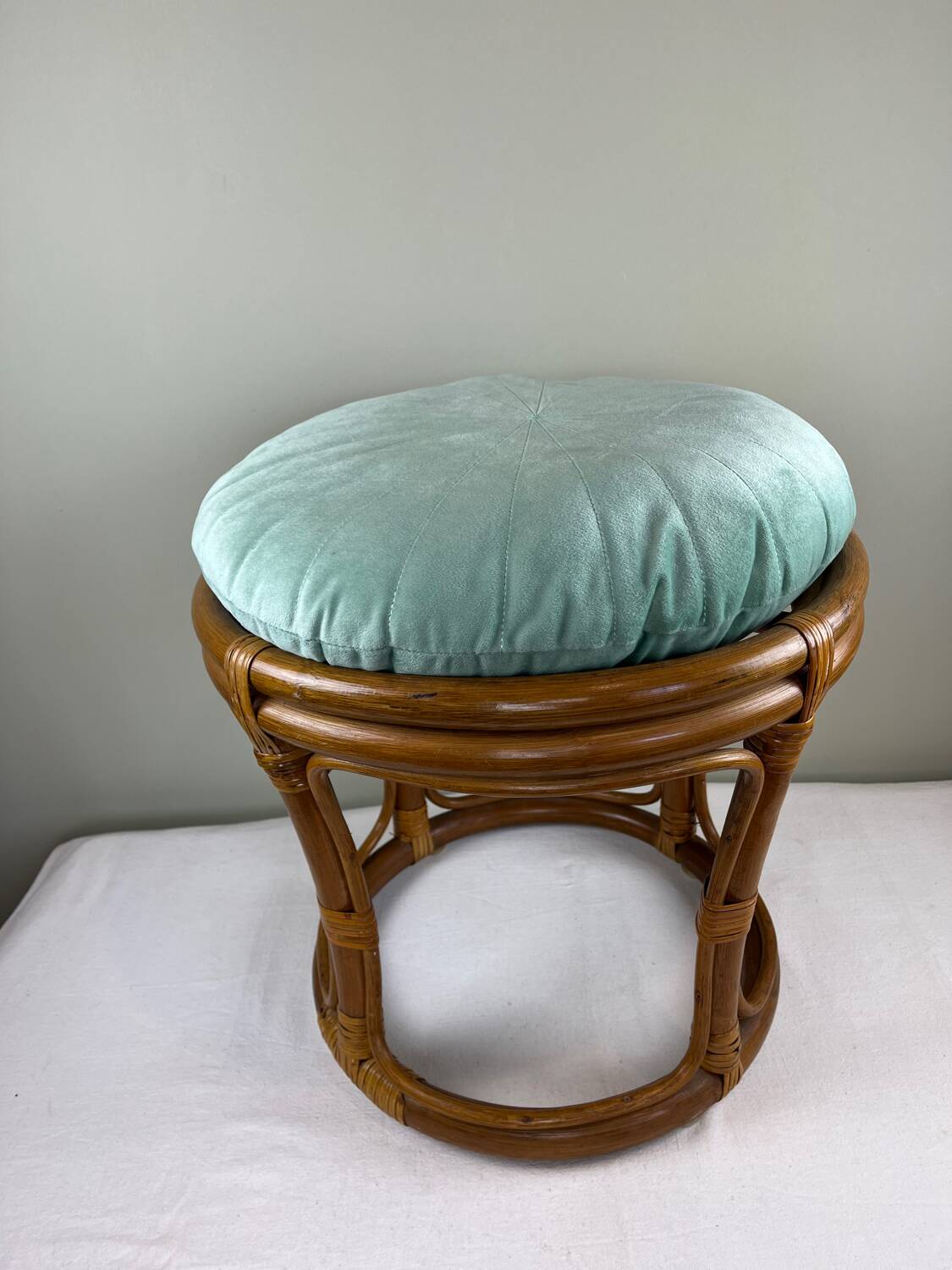 Vintage rattan pouf