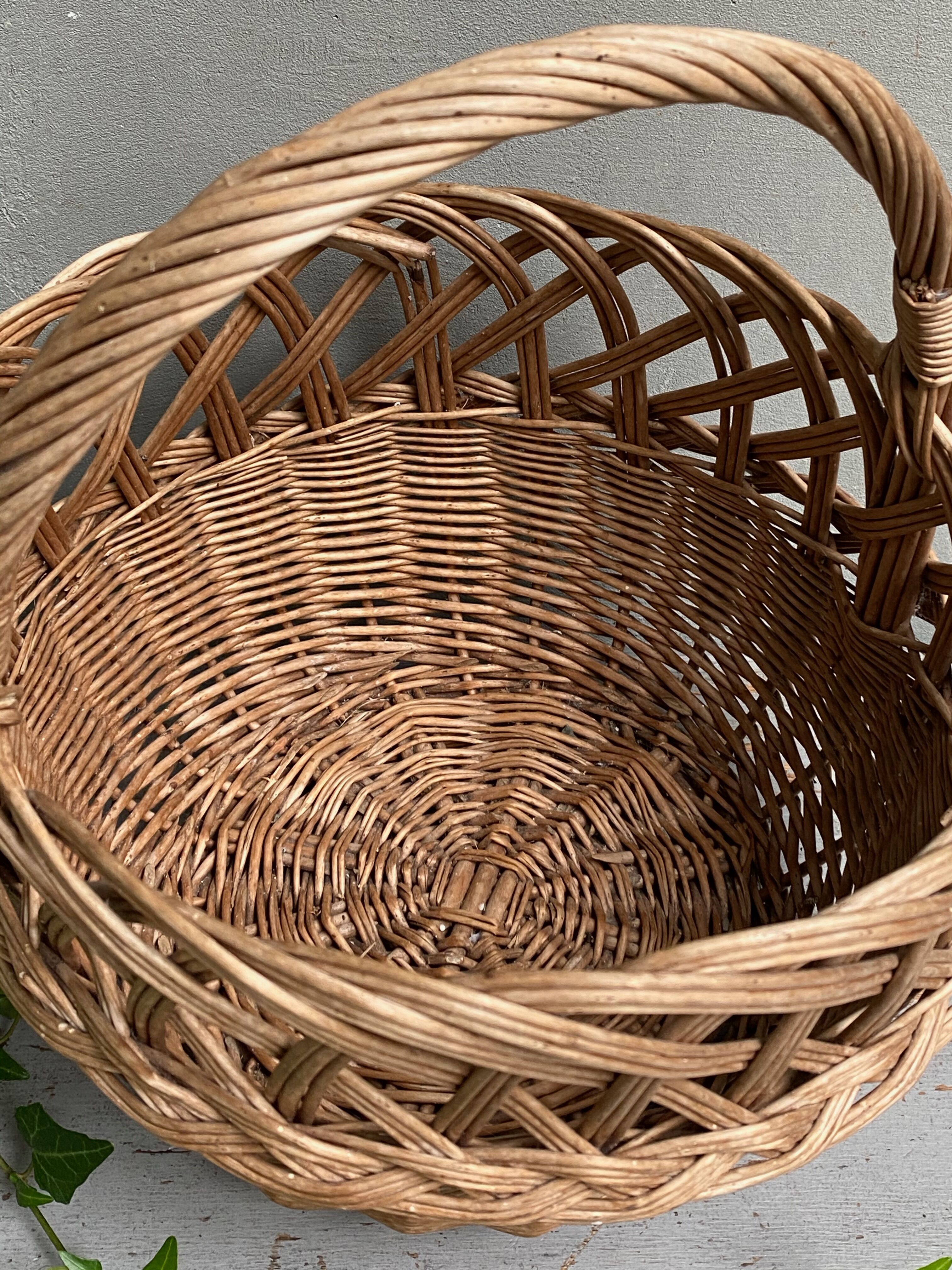 Round wicker basket