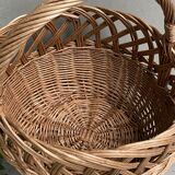 Round wicker basket