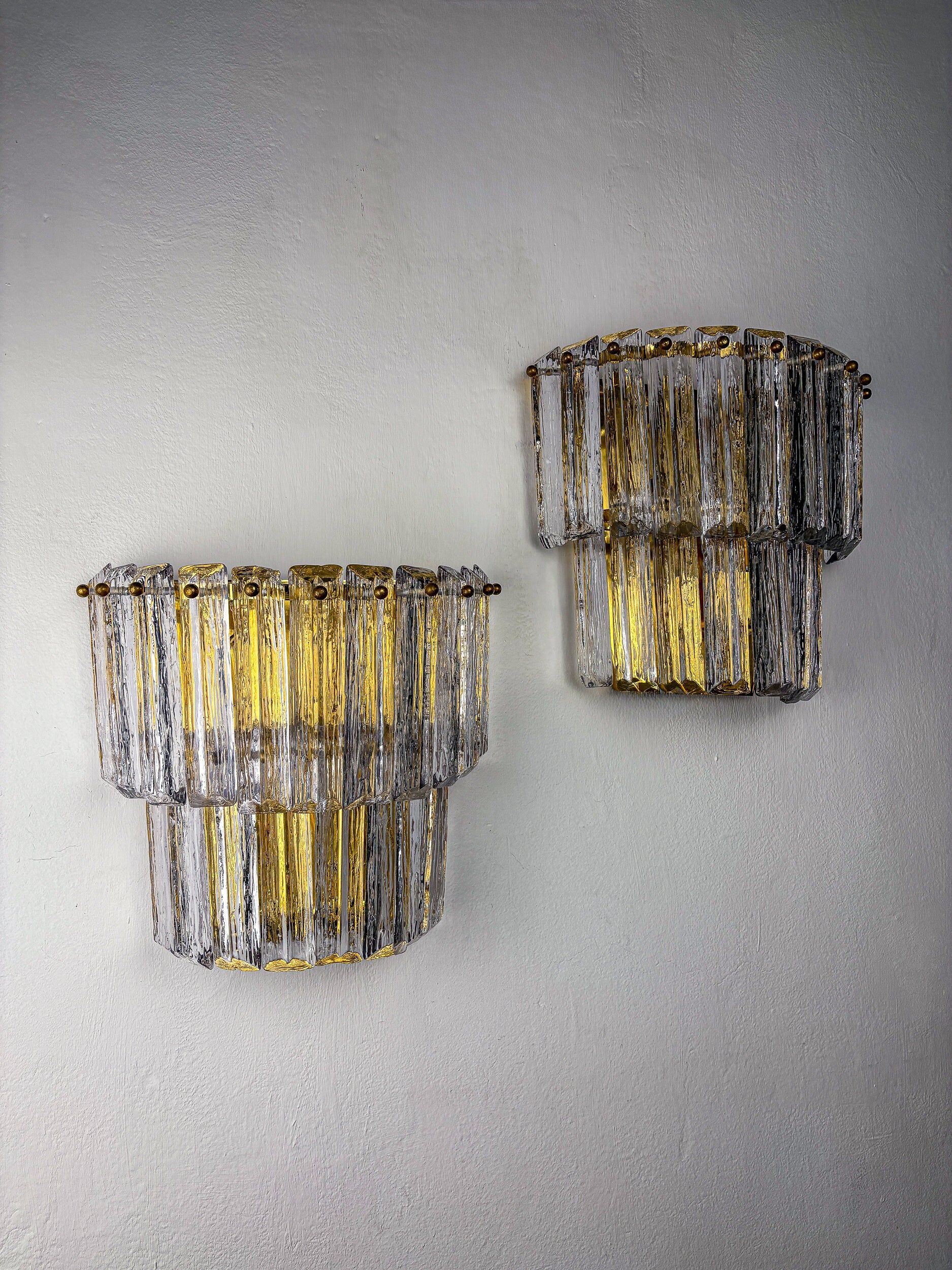 Paire de appliques murales en verre de Murano givré à deux niveaux, Italie, années 1970.