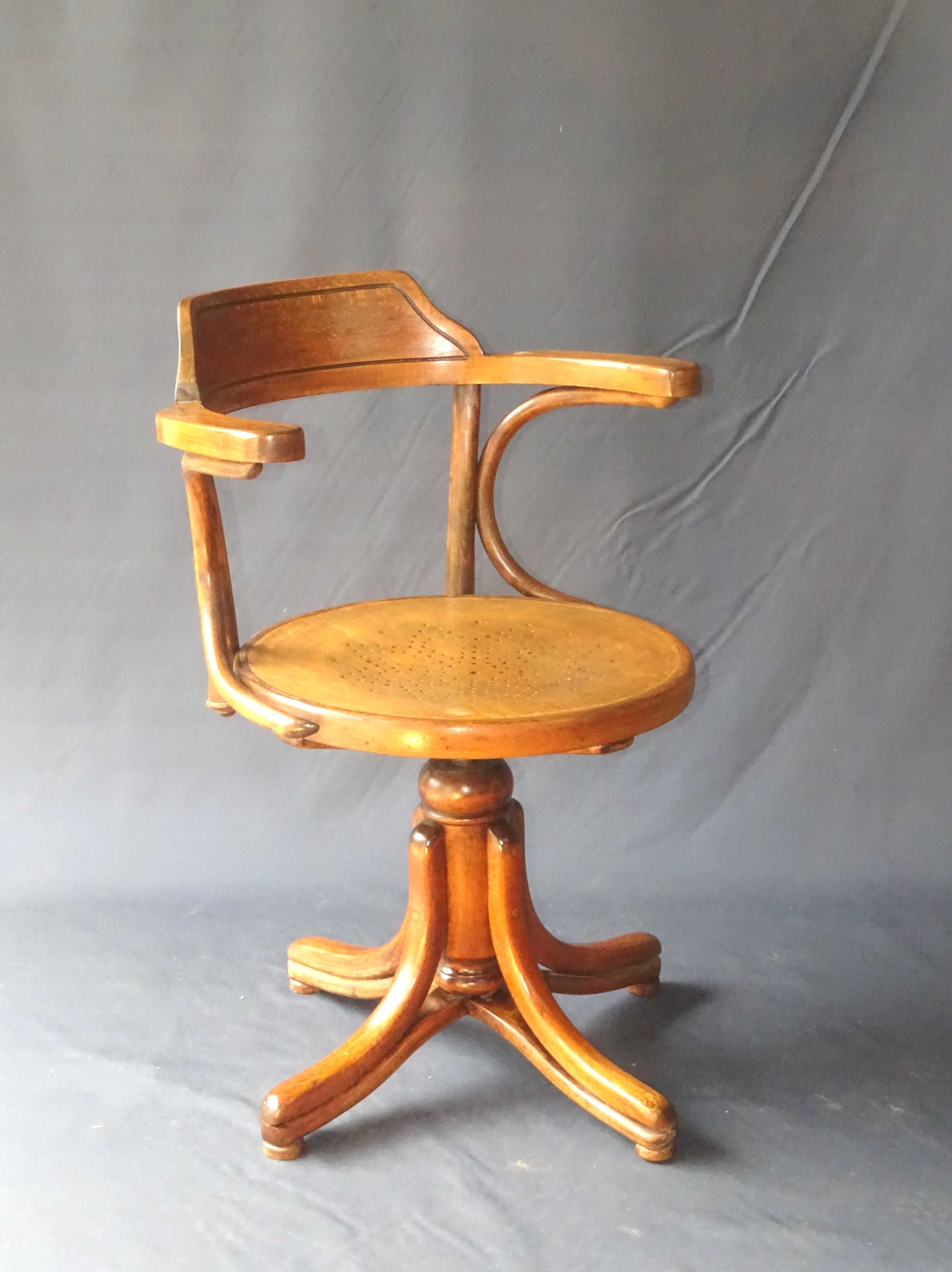 Thonet 1900 Seating Star
