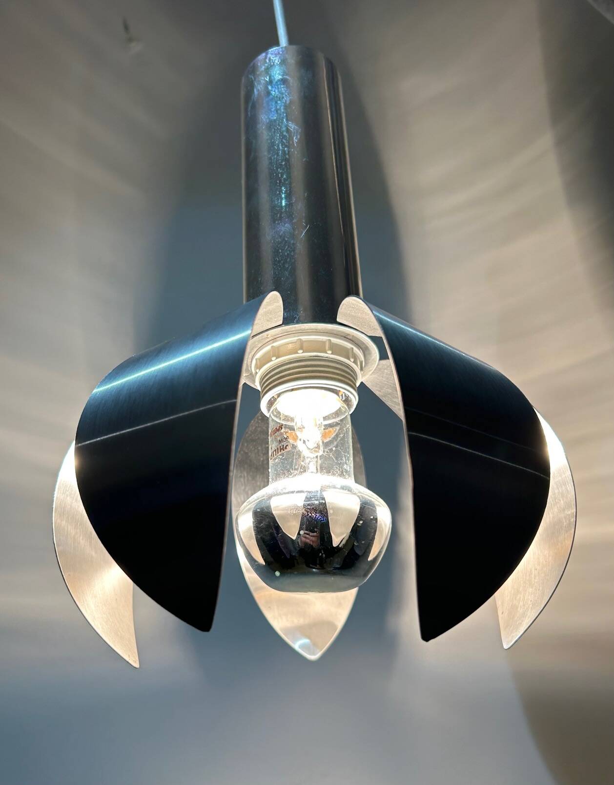 suspension chrome et acier brossé