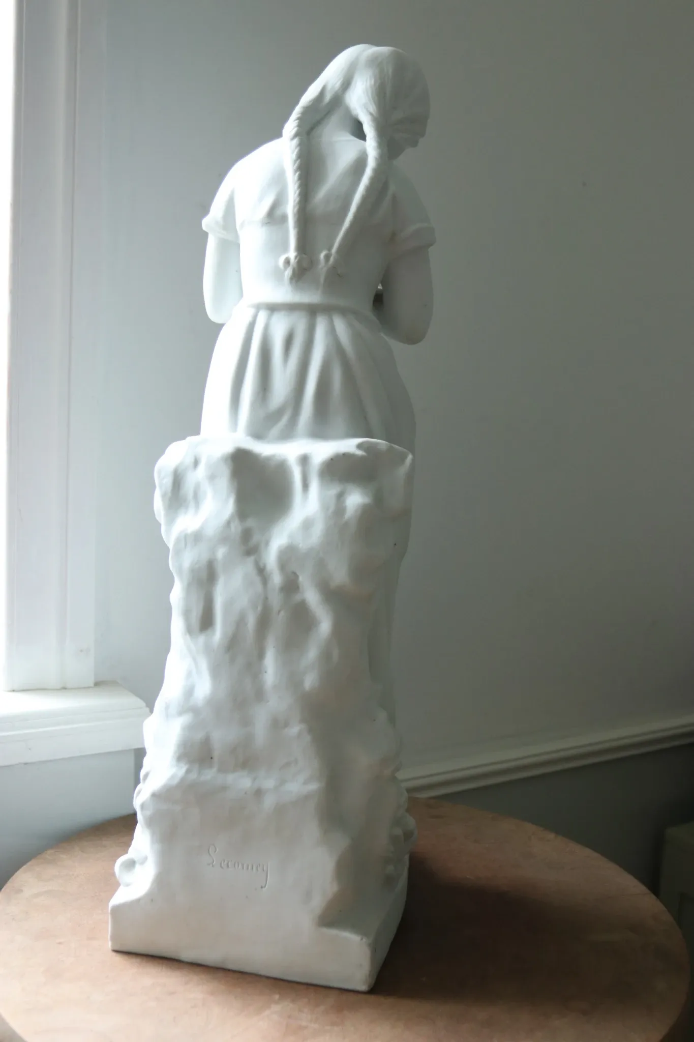 Nicolas Lecorney – Girl picking a daisy, biscuit porcelain, late 19th c.